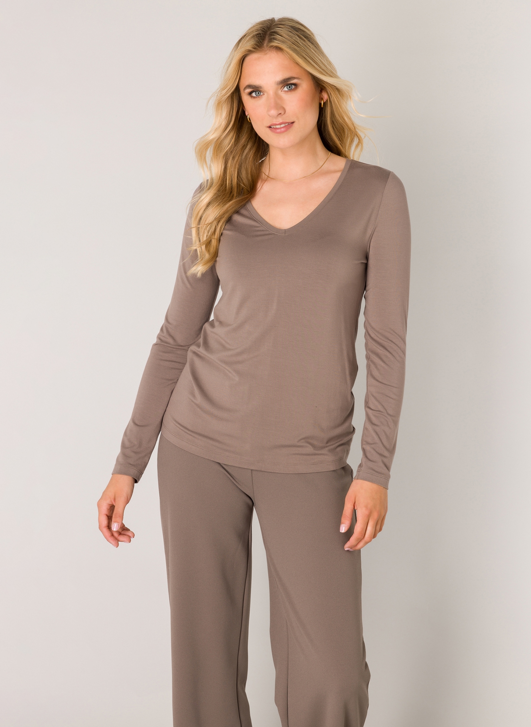 Base Level Langarmshirt, mit V-Ausschnitt günstig online kaufen