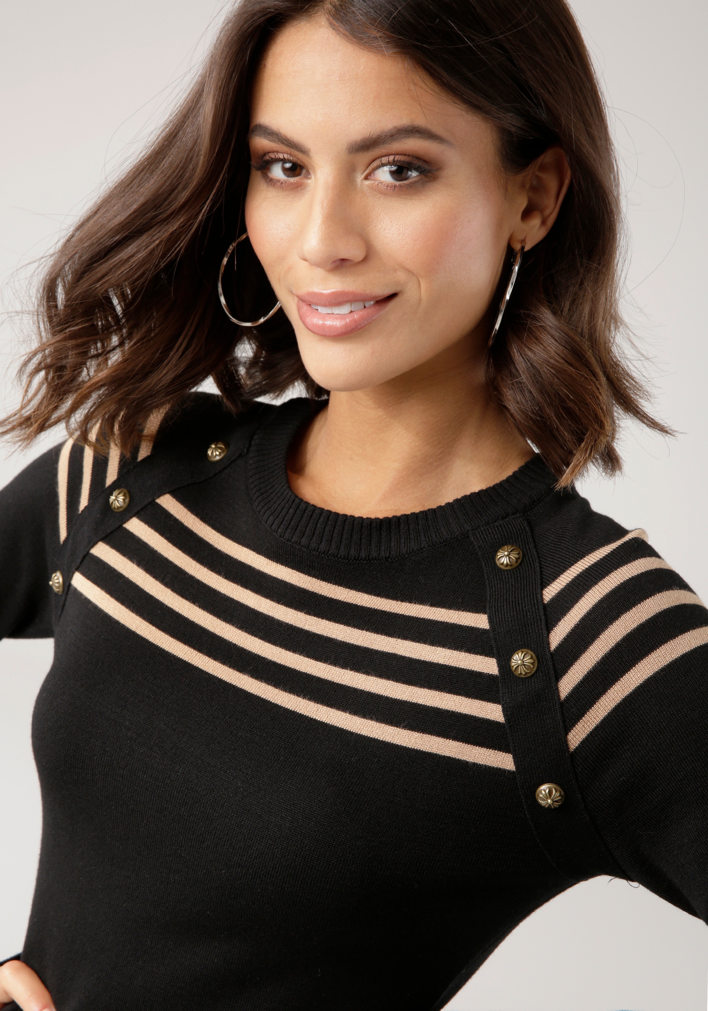 Thumbnail - Melrose Strickkleid Mini-Länge mit Streifen und Zierknöpfen