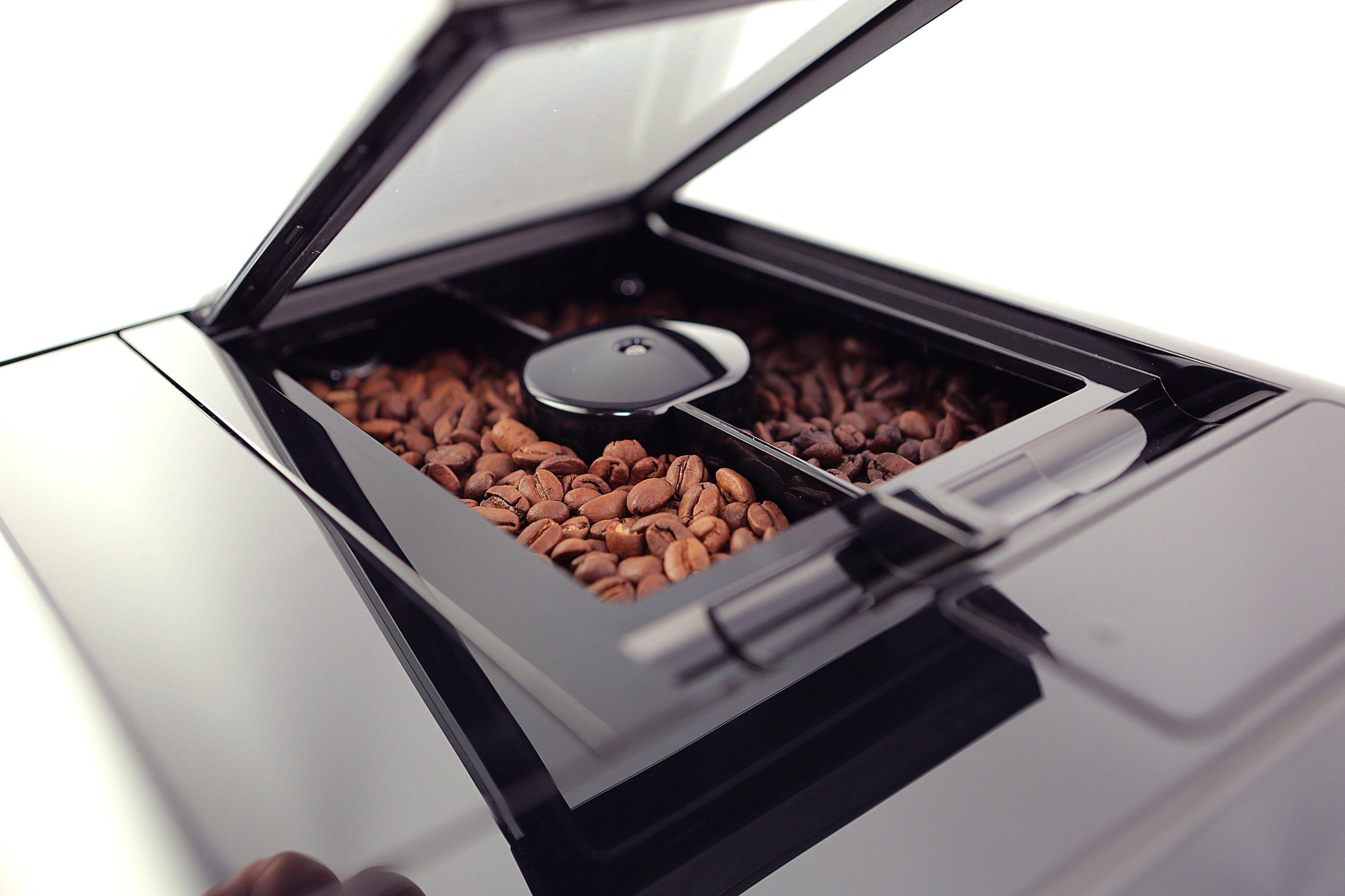 Melitta Kaffeevollautomat »Barista T Smart® F 83/0-102, schwarz«, 4 Benutzerprofile& 18 Kaffeerezepte, nach italienischem Originalrezept