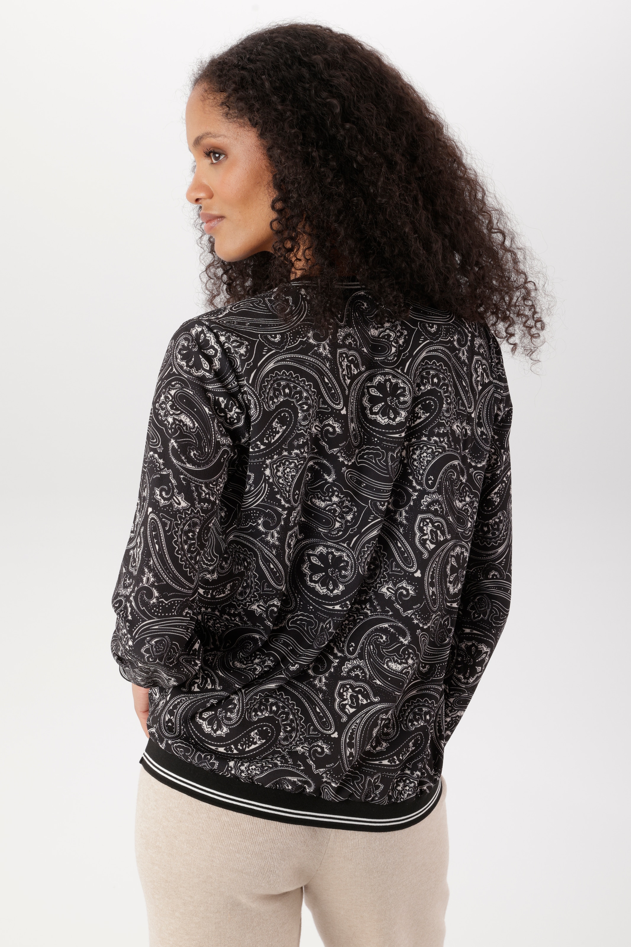 Aniston SELECTED Shirtbluse mit gestreiften Bündchen und Ornamentmuster allover - NEUE KOLLEKTION