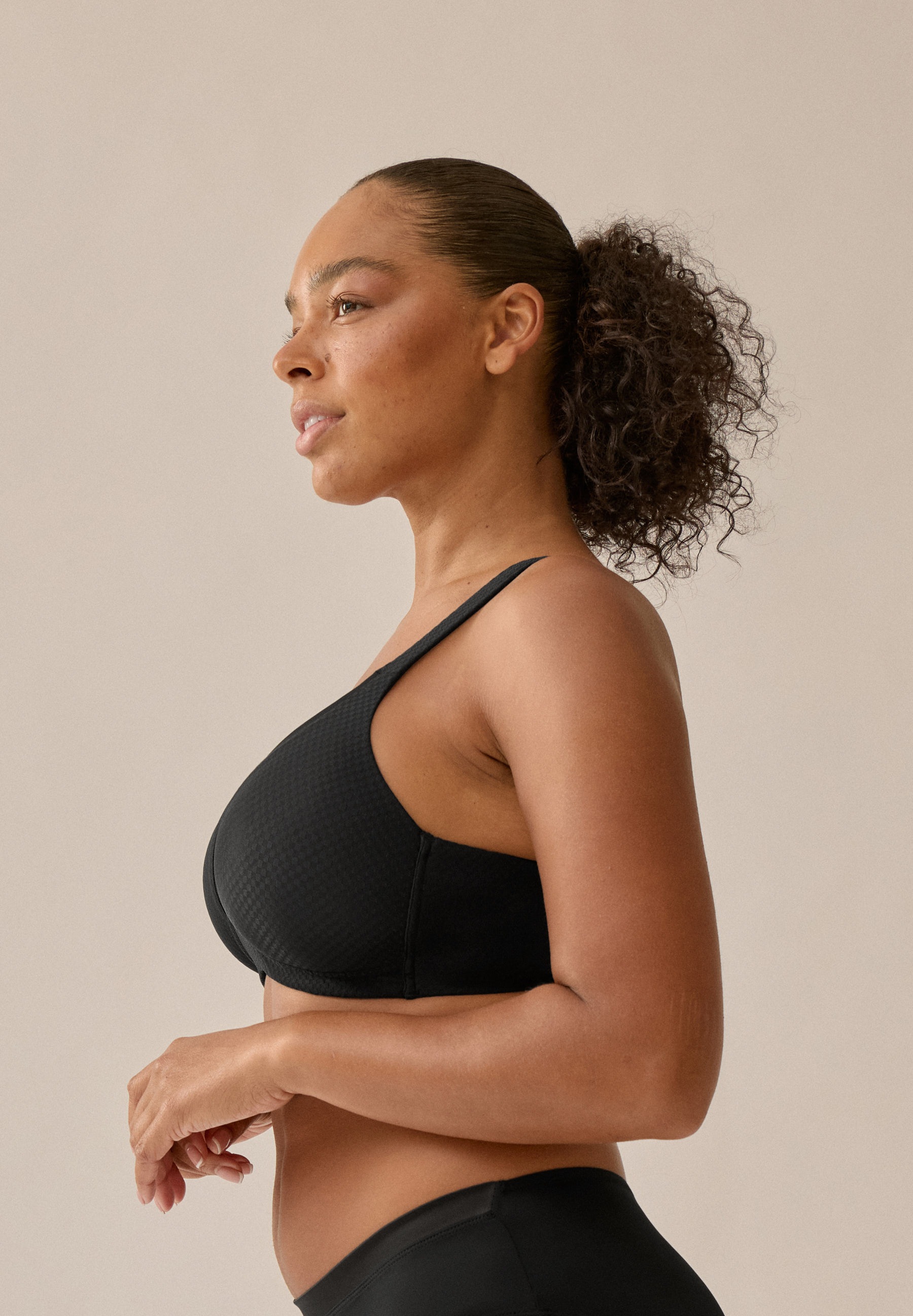 Thumbnail - Naturana Bügelloser BH "The Wednesday" 1 Stk. mit Schale, Glanzband, breite Träger, weich, bequem, ohne Bügel