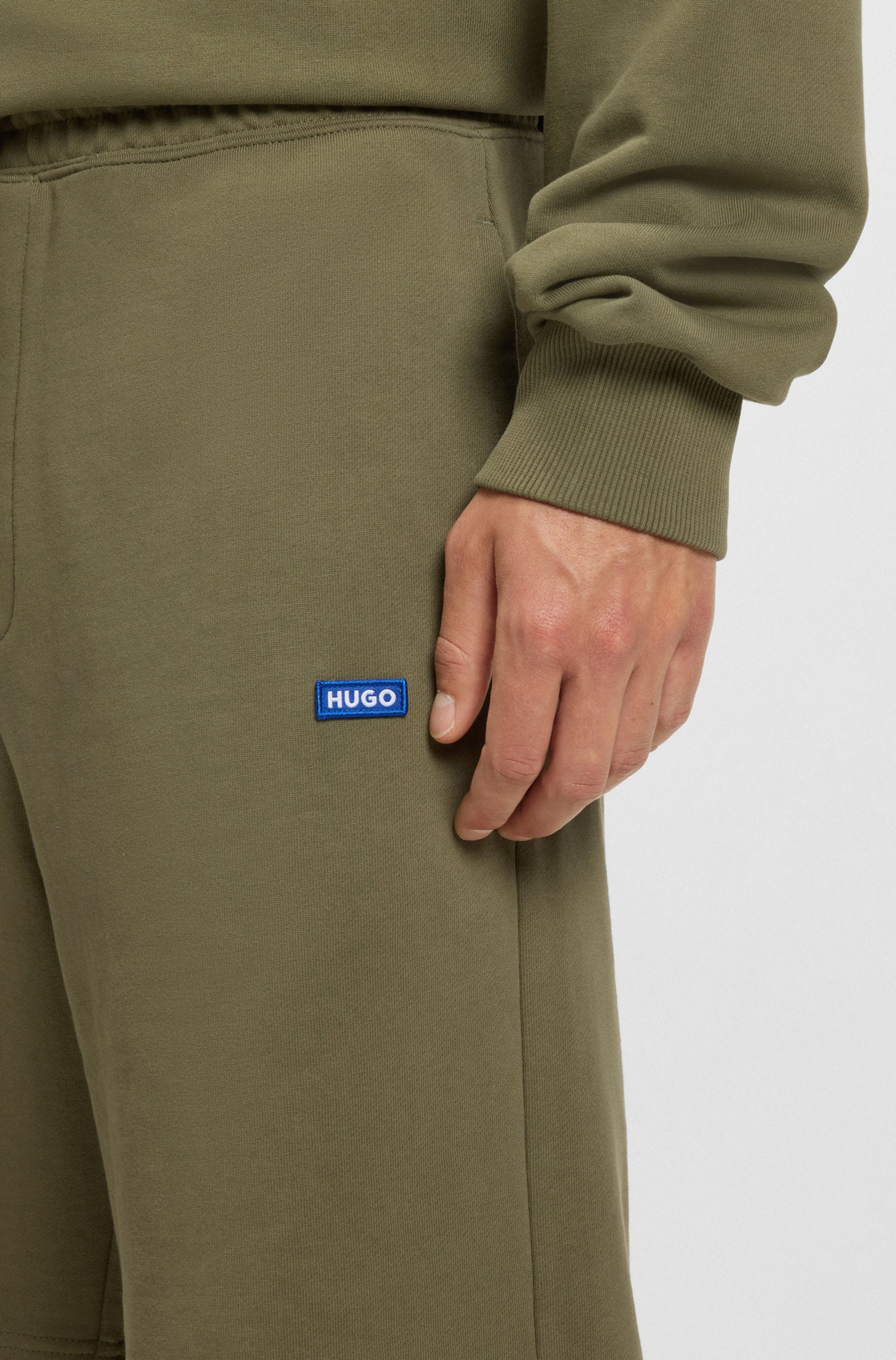 HUGO Blue Sweatshorts "Nasensio", mit Markenlabel günstig online kaufen