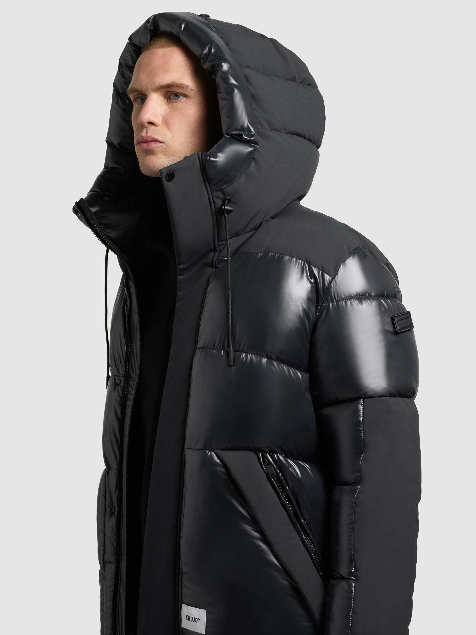 khujo Steppjacke »Alst« mit Kapuze Schimmernde Herren Jacke mit innenliegenden Rucksack-Trägern