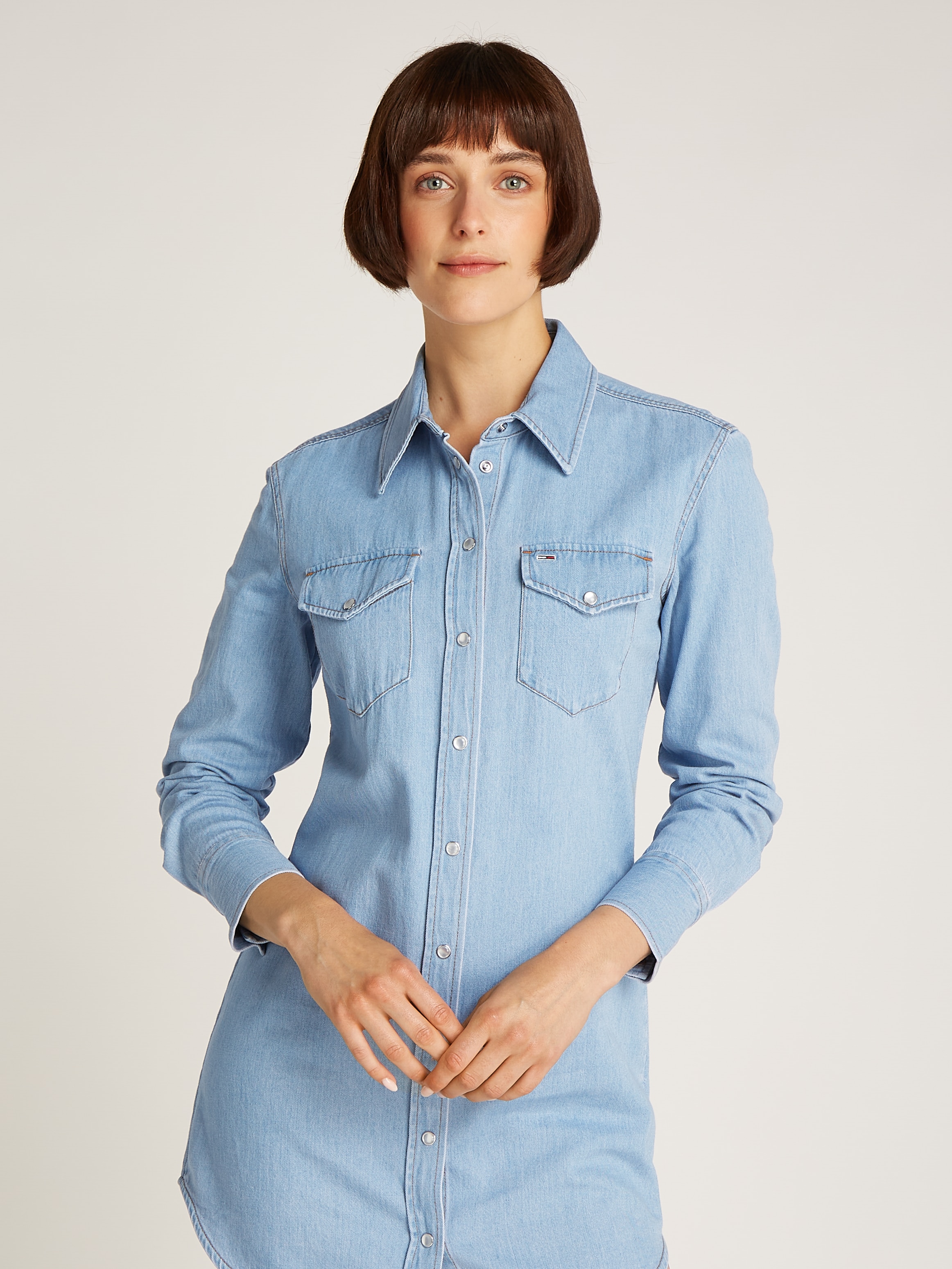 Tommy Jeans Hemdblusenkleid »REGULAR SHIRT DRESS EXT«, mit Brusttaschen, Logostickerei