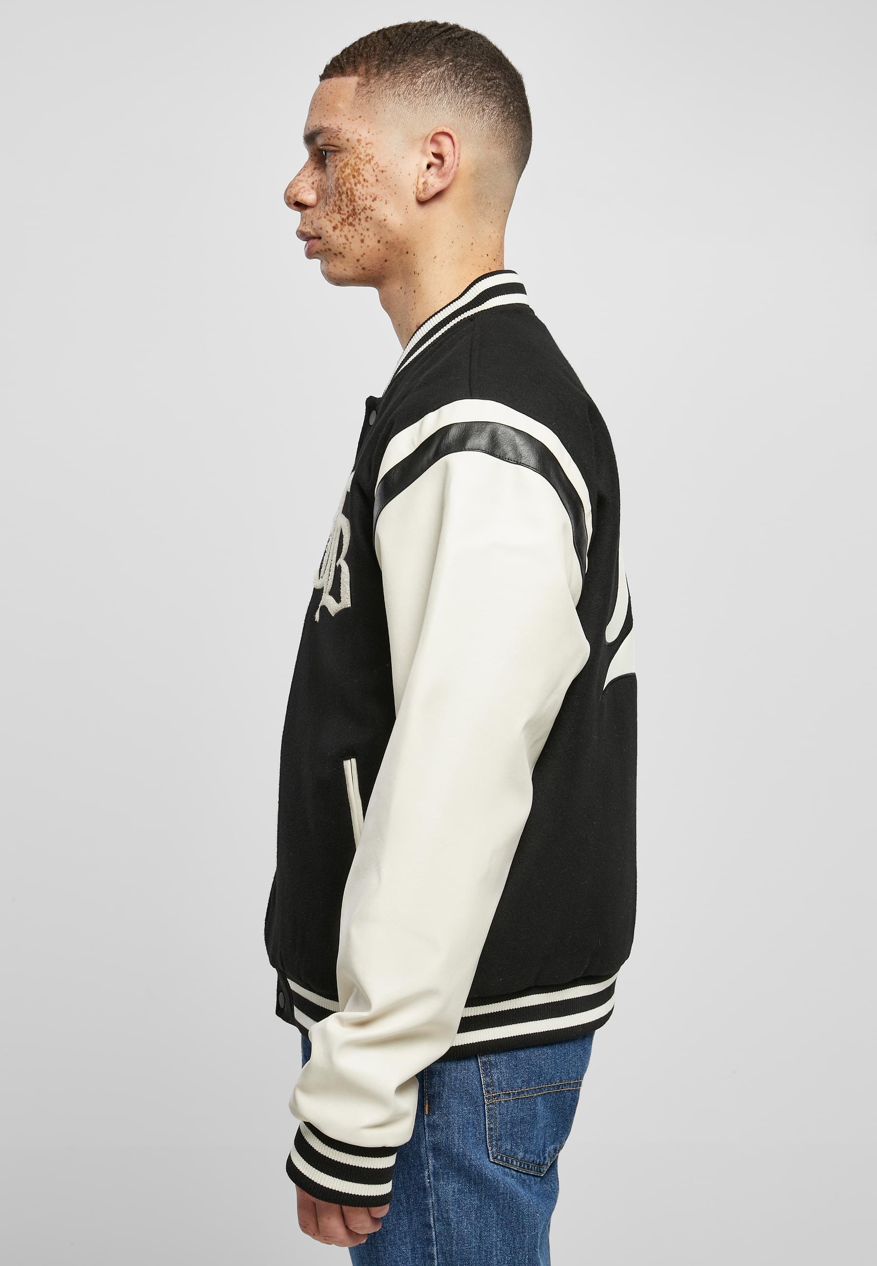 Fubu Allwetterjacke »Fubu Herren FM231-021-1 FUBU Old English Varsity Jacket« 1 Stk. tlg. ohne Kapuze