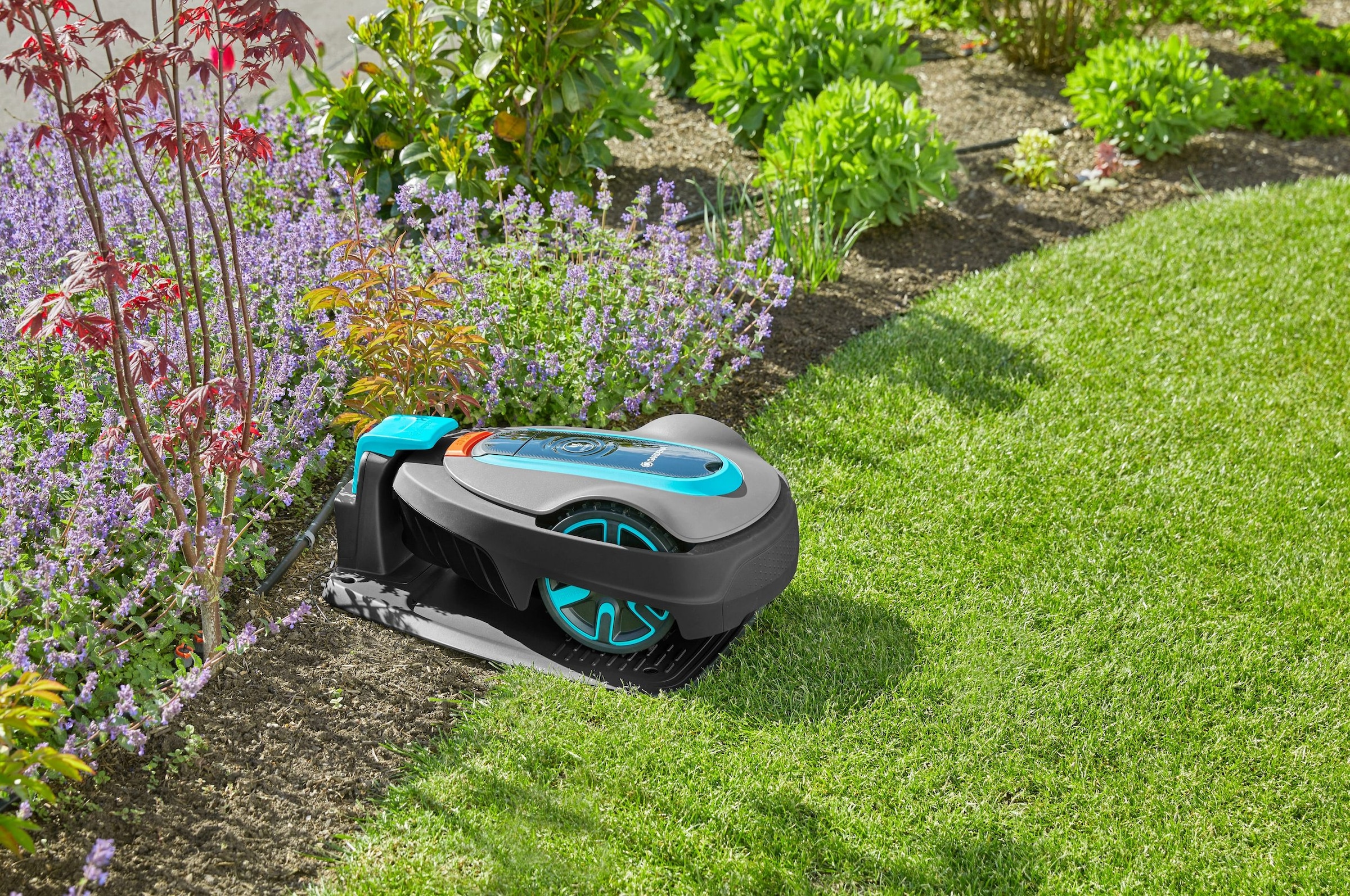 GARDENA Rasenmähroboter »»smart SILENO city« 400 m² inkl. Garage«, (Set), mit KI Technologie, Silent Mode, ideal auch bei schmalste Passagen