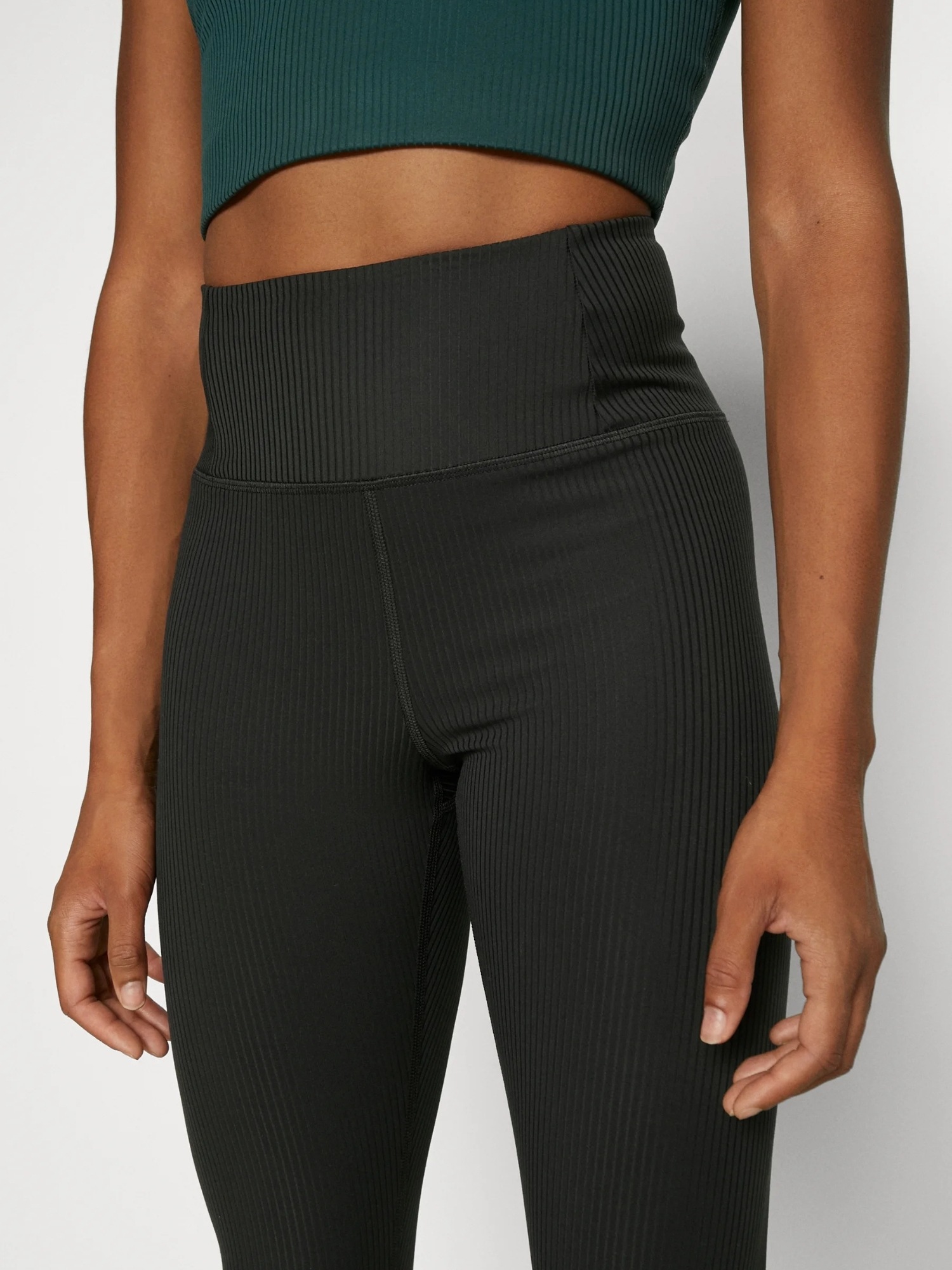 GIRLFRIEND COLLECTIVE Chinohose »Girlfriend Collective Trouser Rib«