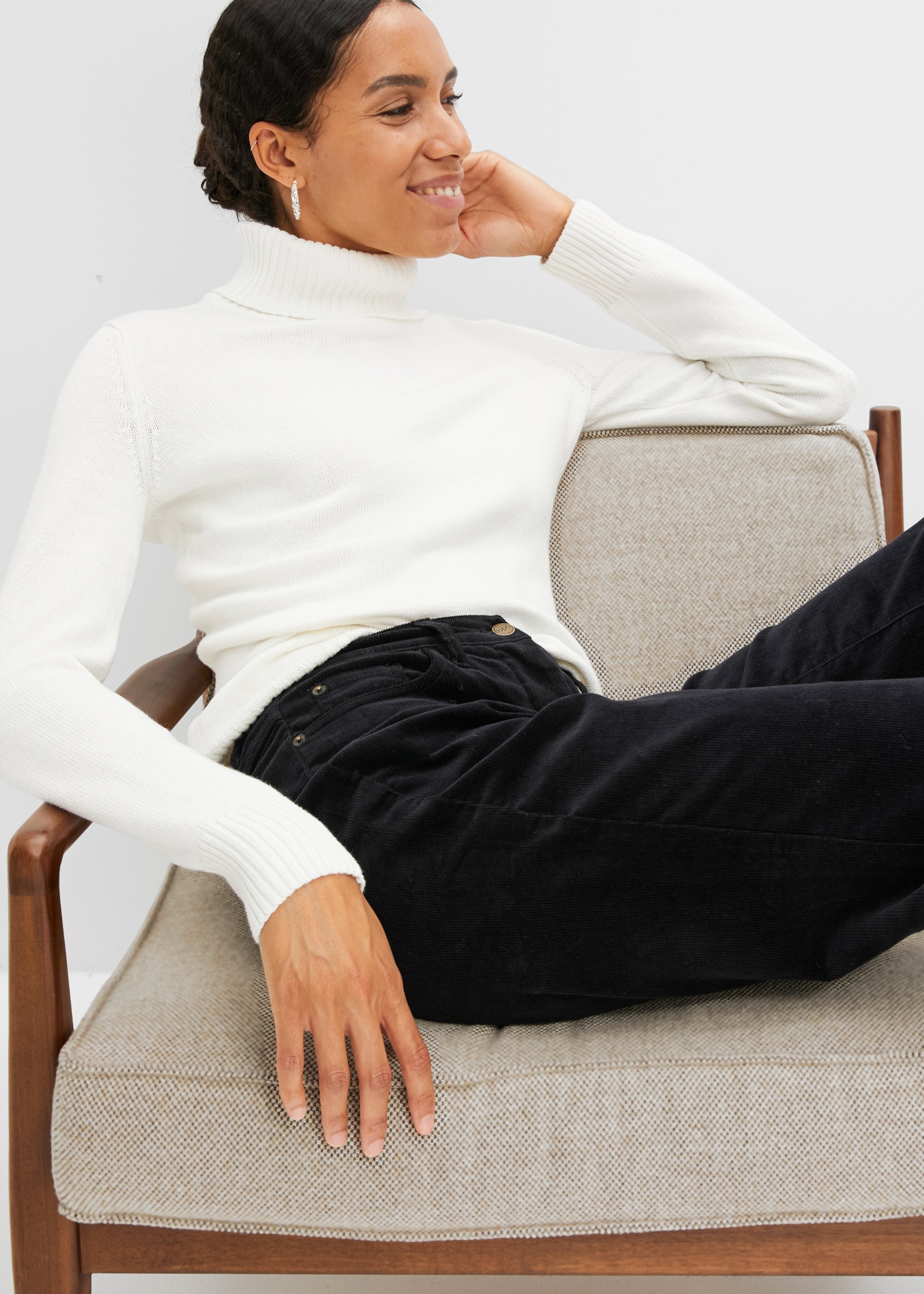 bonprix Cordhose  mit ausgestelltem Bein, Loose Fit, in Stretch-Qualität, im Casual-Stil