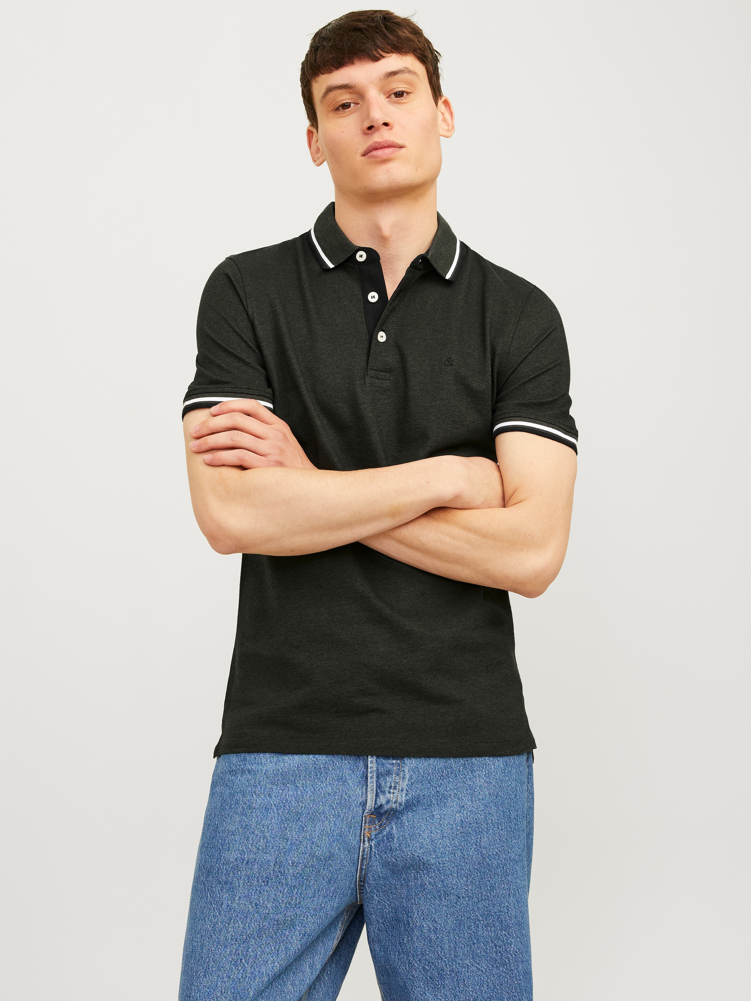 Jack & Jones Poloshirt »JJEPAULOS im Doppelpack mit Logostickerei und Komfort« Packung, 2er-Pack, 2 Stk. unifarben mit Farbeinsatz, modisch, schmal, Baumwolle, Polokragen