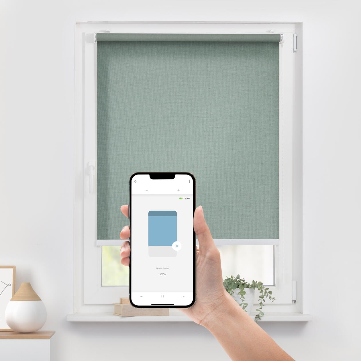 LICHTBLICK ORIGINAL Rollo »Klemmfix, ohne Bohren«, blickdicht, Blendschutz-Sichtschutz, mit Bohren/ohne Bohren, freihängend, Steuerbar mit Bluetooth-App, integrierter Elektromotor und Akku