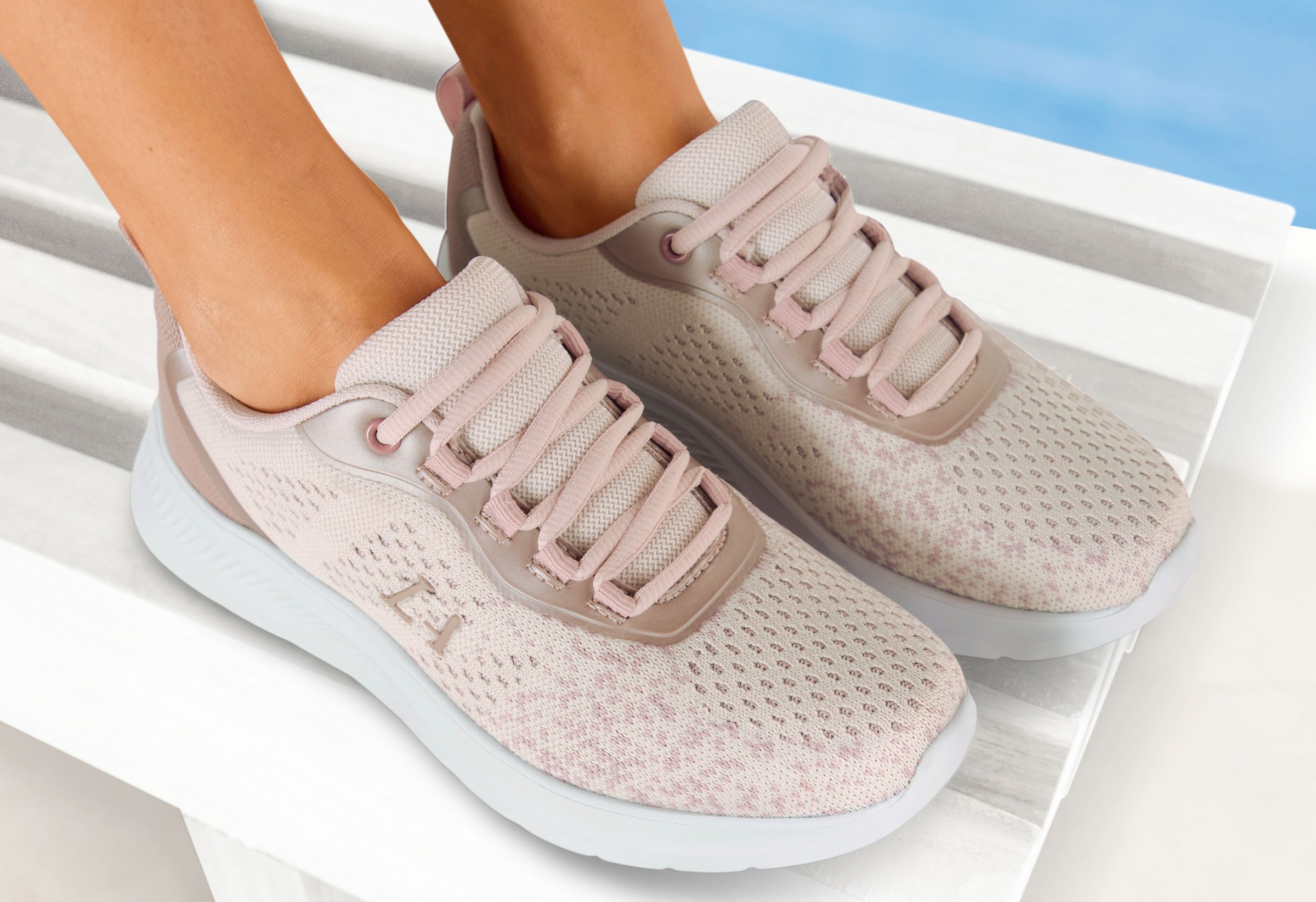 LASCANA Sneaker, Freizeitschuh, Halbschuh, Schnürhalbschuh im sportiven Look
