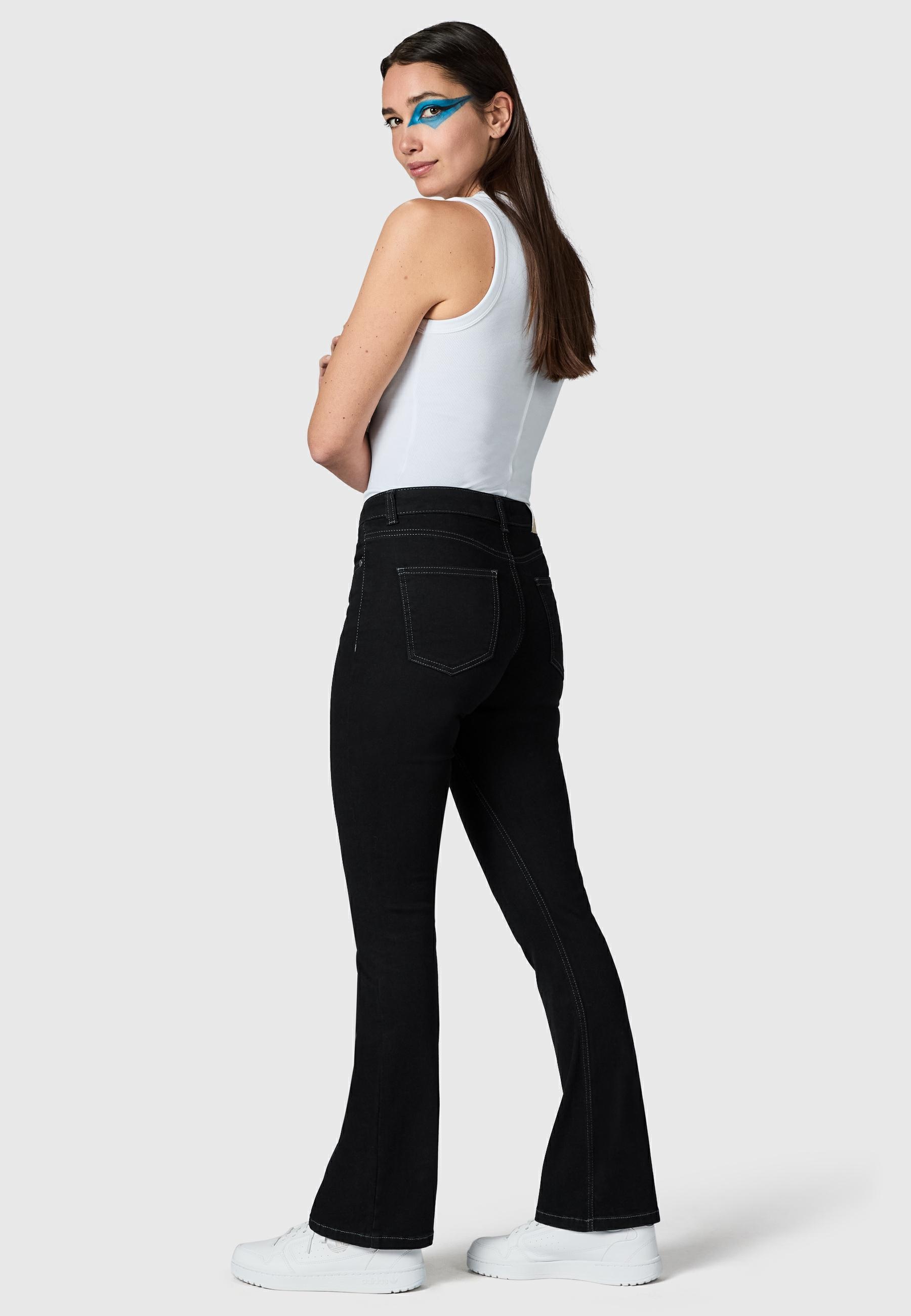 PEAK TIME 5-Pocket-Jeans »Zenita« Damen Bootcut Jeans mit Logoprägung