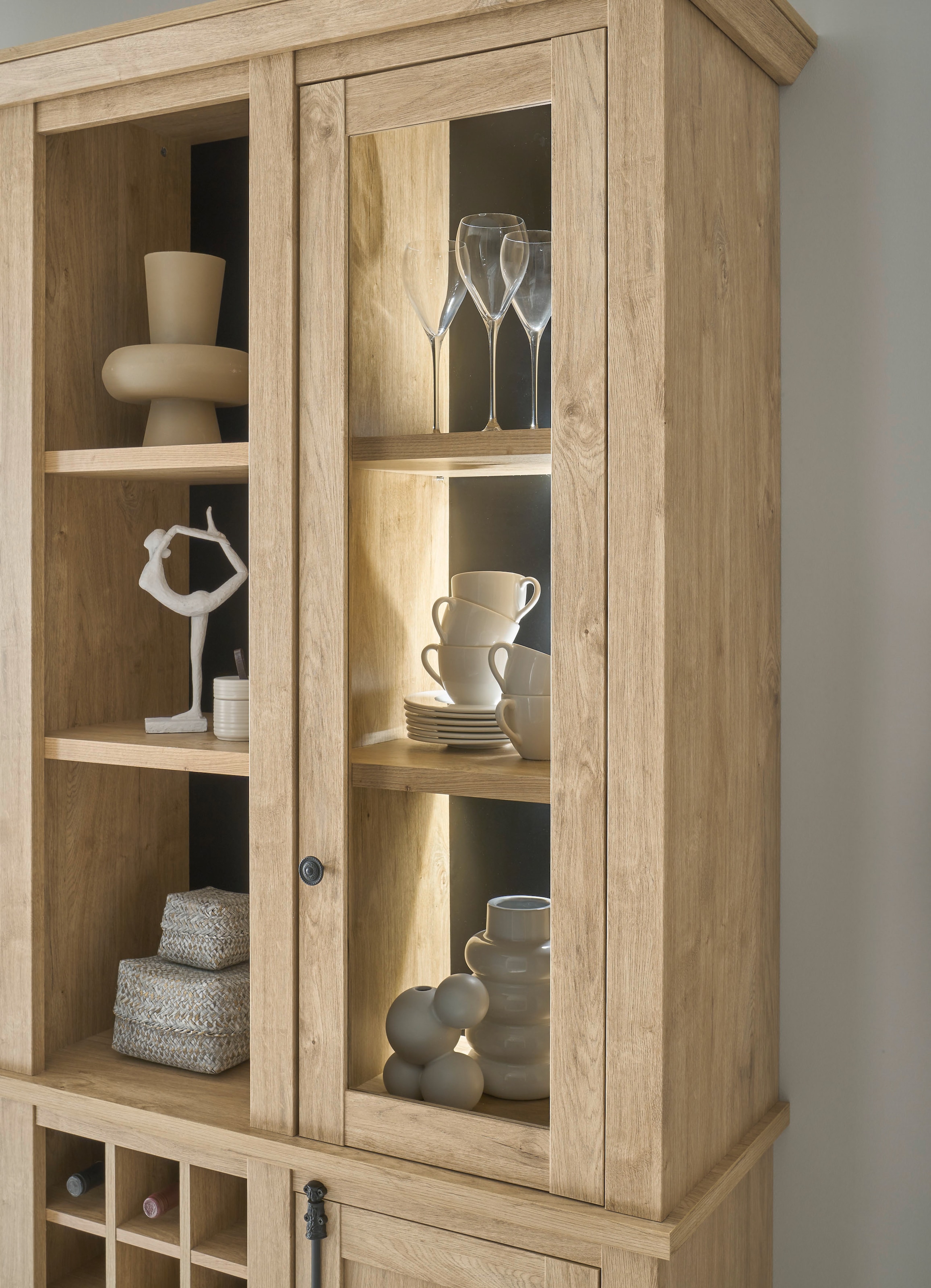 Home affaire Vitrine »Cornwall, Hochschrank im Landhausstil, Glasvitrine, Eiche Dekor«, (1 St.), Metallgriffe, 105 cm breit, viel Stauraum, in zwei Größen verfügbar
