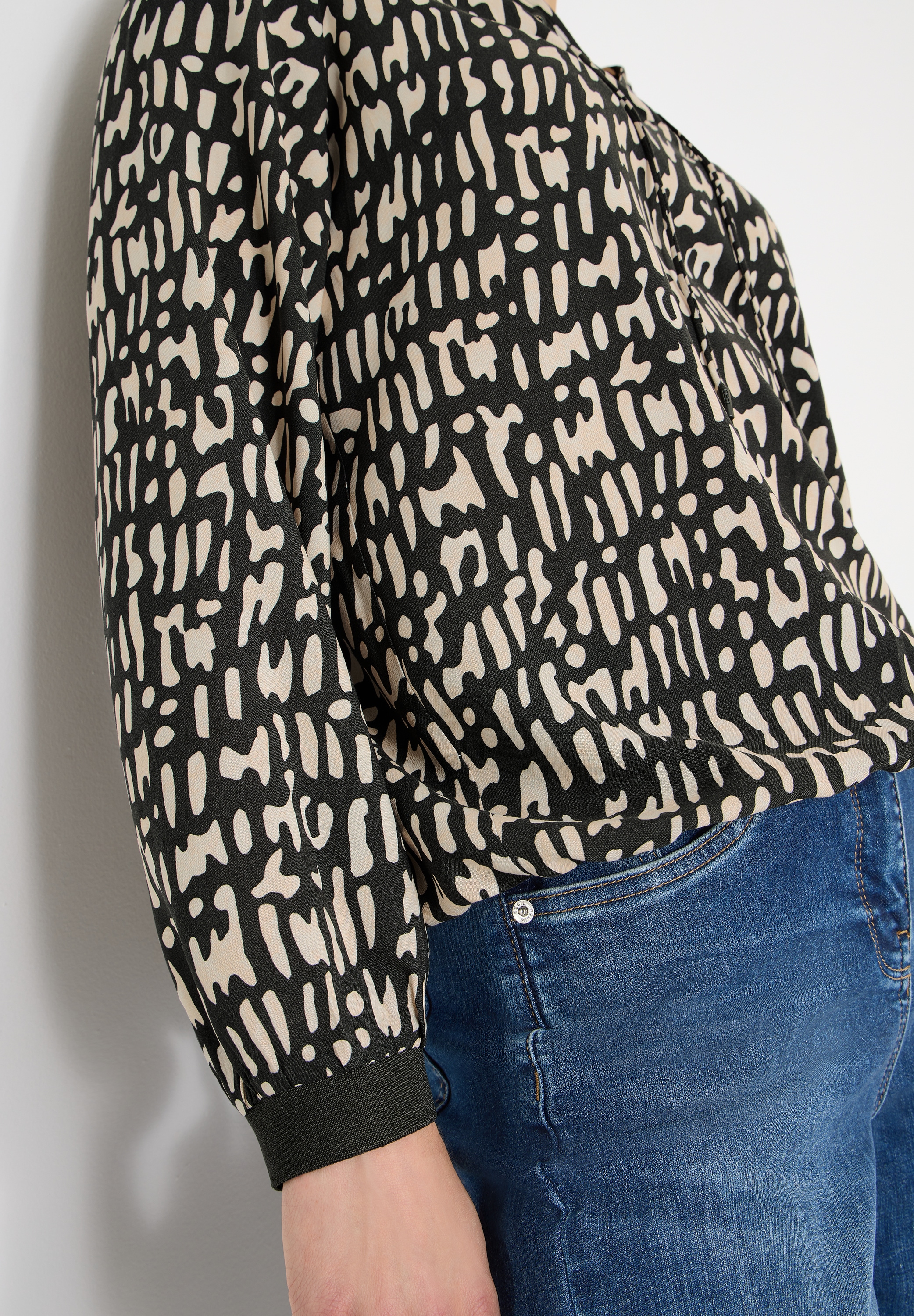 Cecil Langarmbluse mit Tunnelzug und grafischem Muster