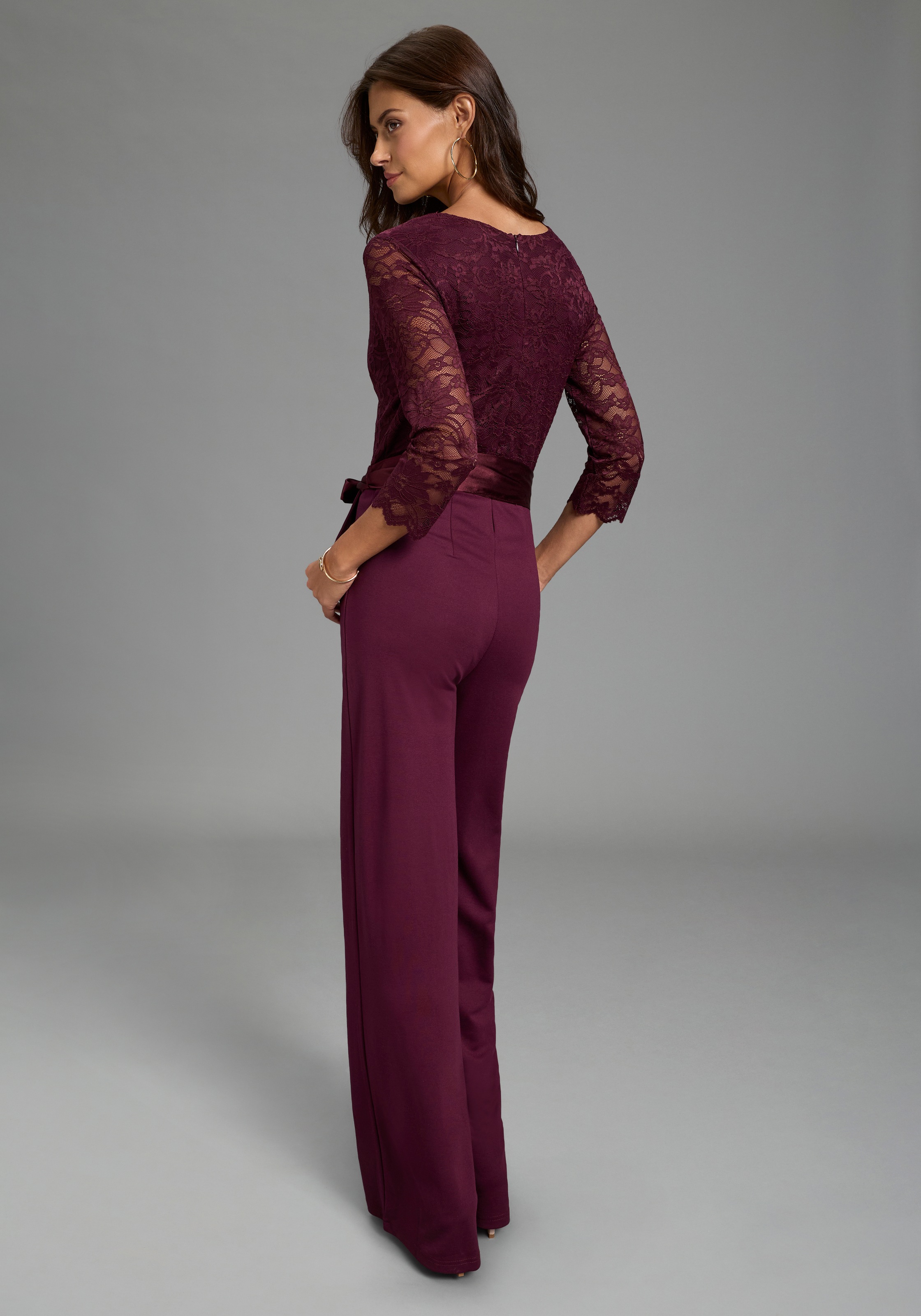 Laura Scott Jumpsuit mit Spitzenoberteil und Satin-Bindegürtel günstig online kaufen