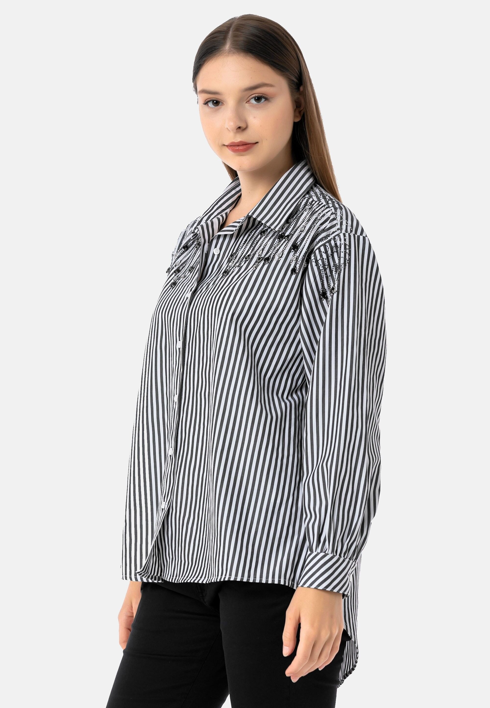Cipo & Baxx »WH122« 1 leicht oversized Passform und verlängertem Rücken
