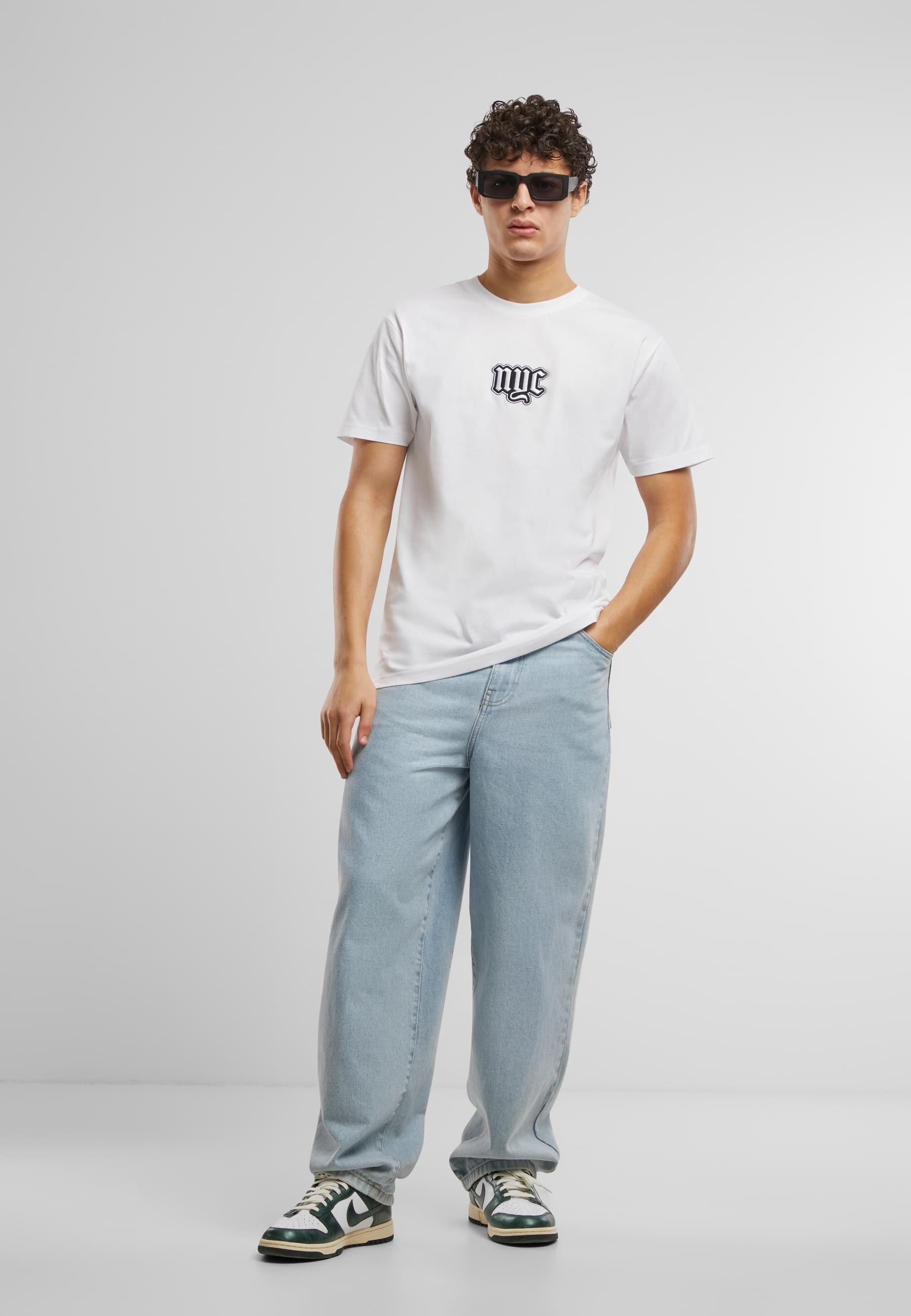 MisterTee T-Shirt »MisterTee NYC Old English Wording Patch Tee«, (1 tlg.)