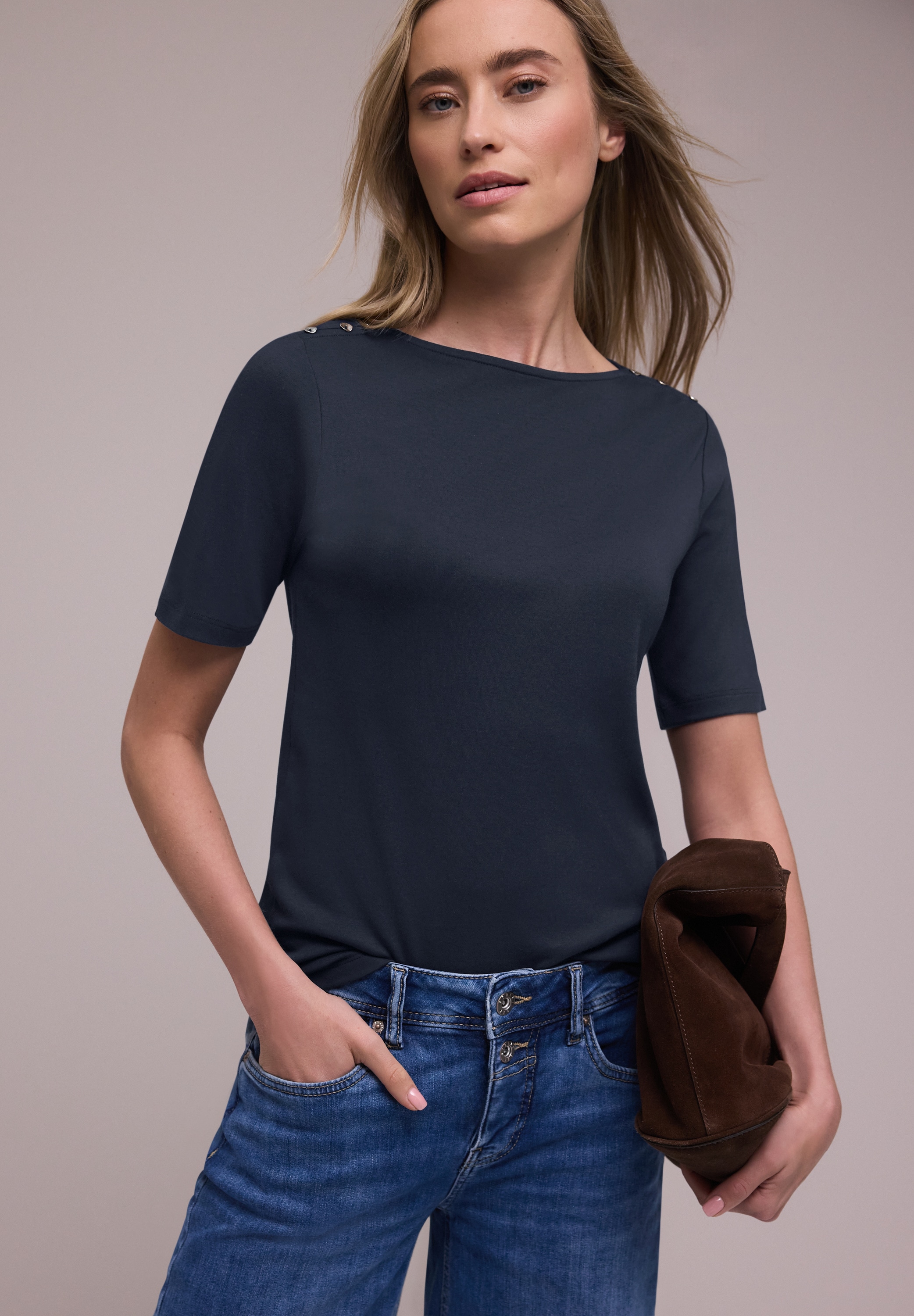 Kurzarmshirt STREET ONE, Damen, Gr. 42, shadowed navy, Jersey, Obermaterial: 50% Baumwolle, 50% Modal, unifarben, lässig geschnitten hüftbedeckend, U-Boot-Ausschnitt, abgesteppte Kante, Shirts, mit Knopfdetail