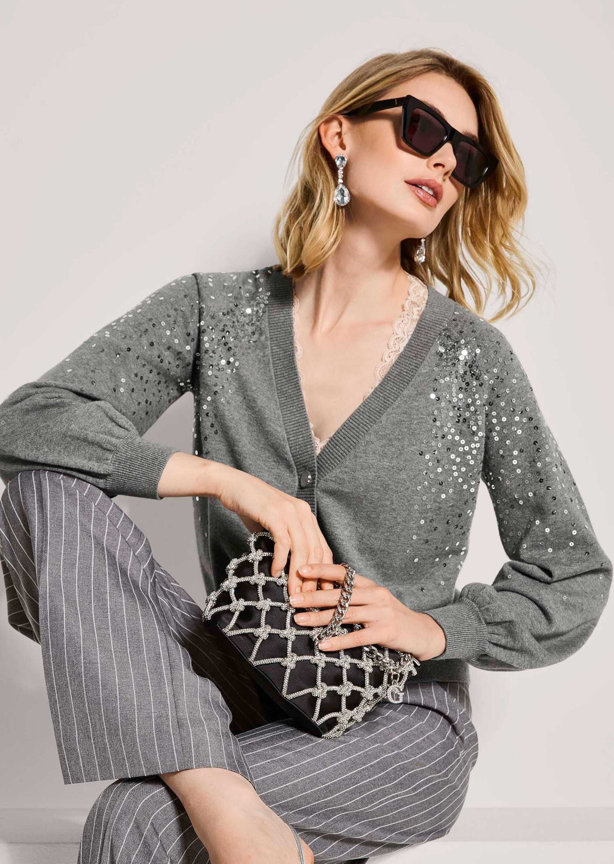 MADELEINE Strickjacke »Strickjacke Elegante Feinstrickjacke mit V-Ausschnitt«