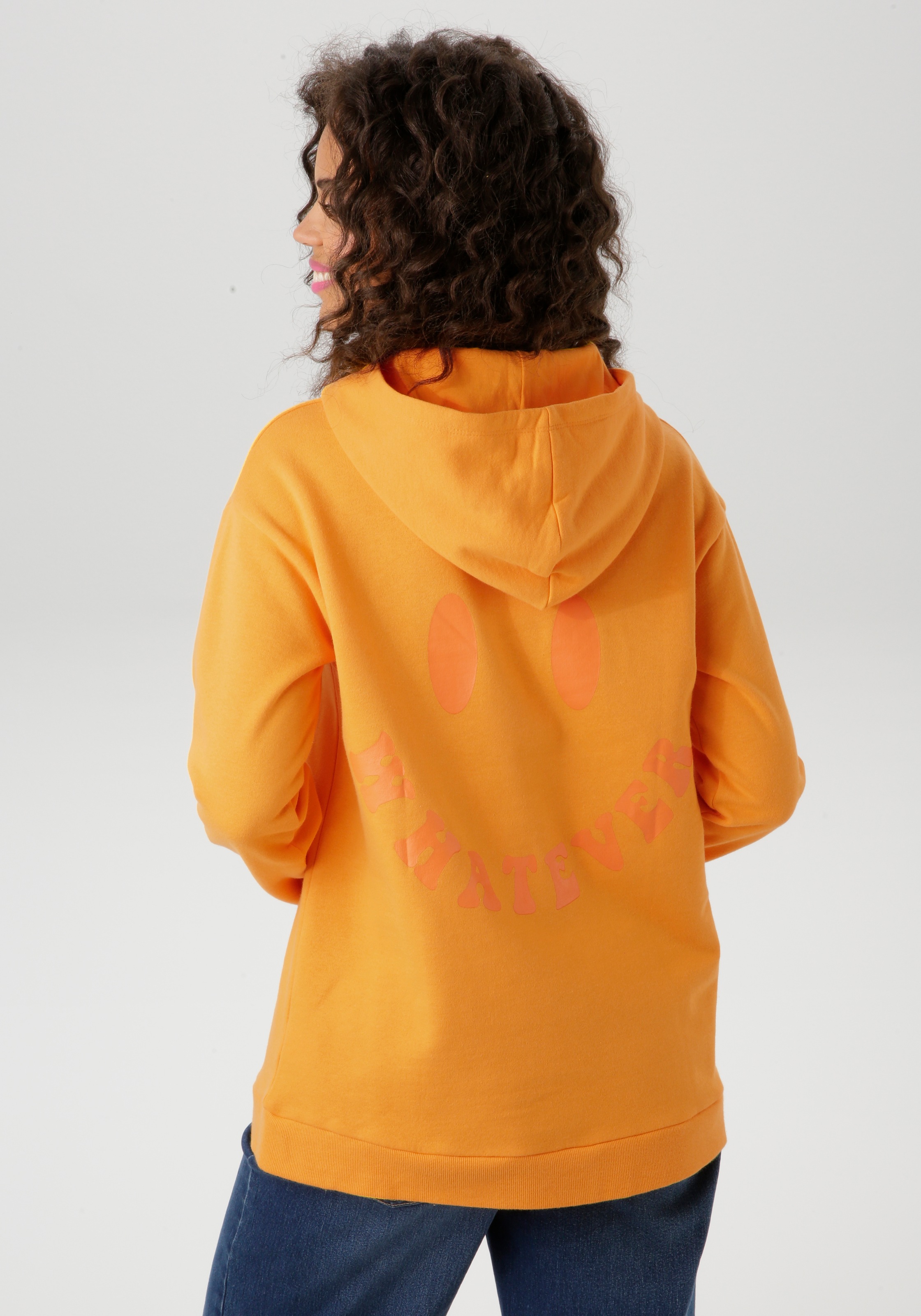 Aniston CASUAL Kapuzensweatshirt, mit Smiley im Rücken günstig online kaufen