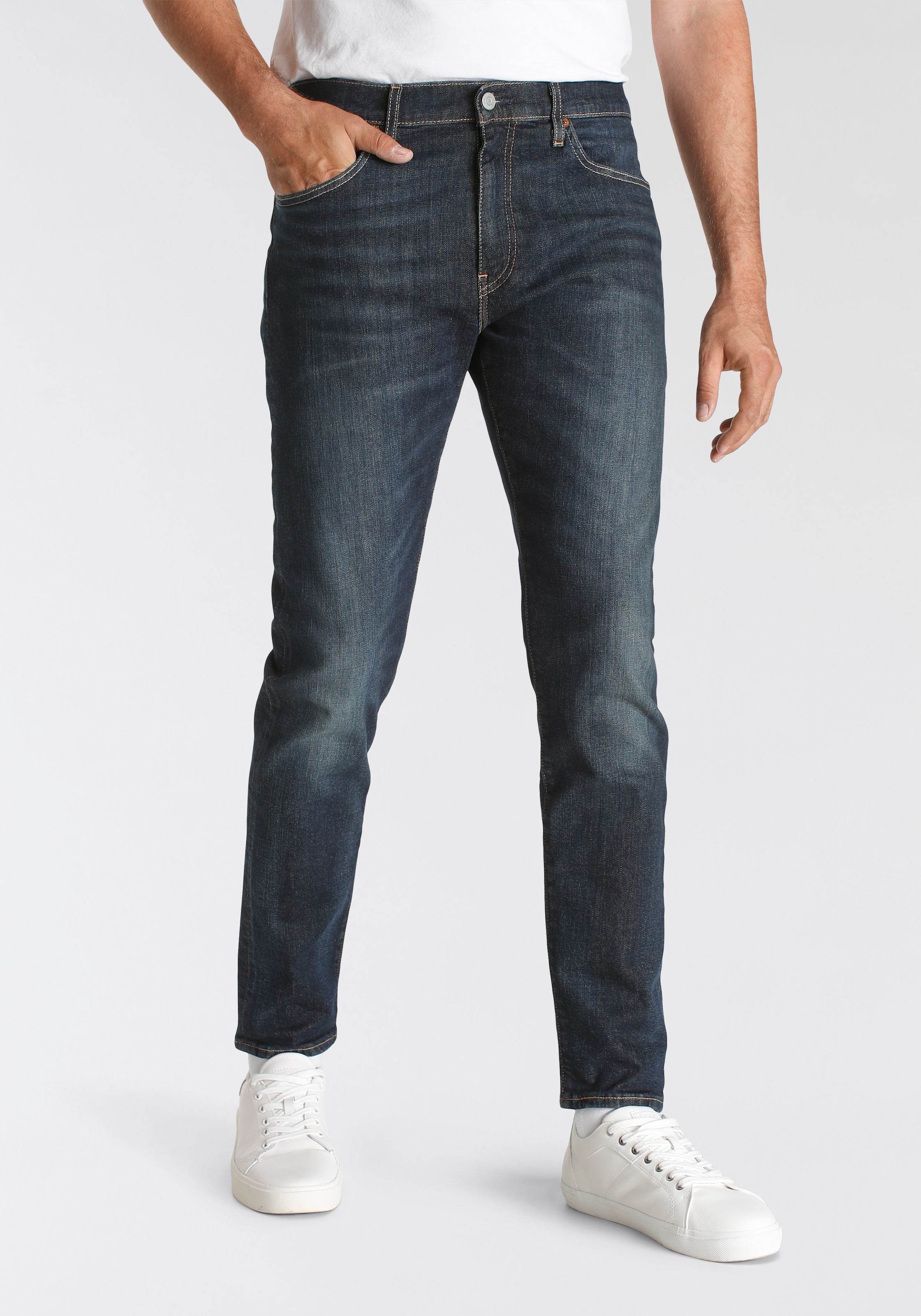 Levis "512 Slim Taper Fit" mit Markenlabel günstig online kaufen
