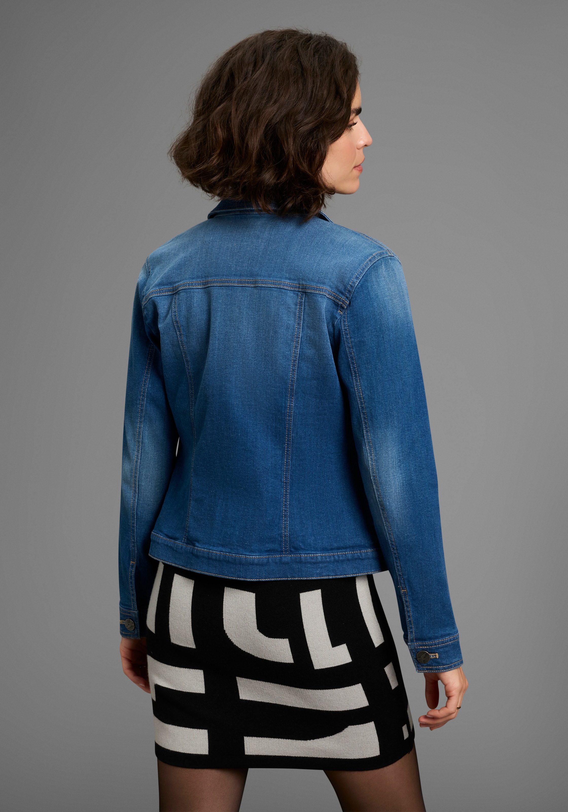 Arizona Jeansjacke, aus Baumwollmischung, figurbetont, in Stretch-Qualität günstig online kaufen
