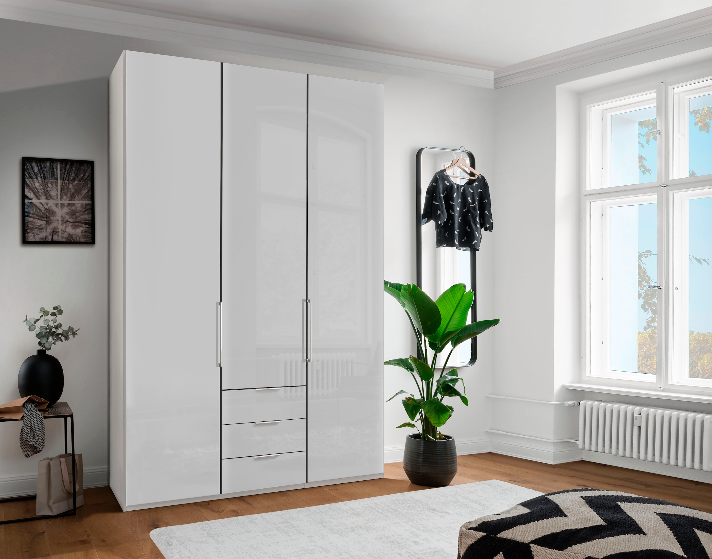WIEMANN Kleiderschrank "Monaco" mit Glasfront sowie hochwertigen Beschlägen inkl. Dämpfung