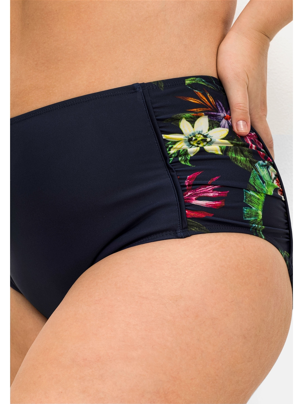 sheego by Joe Browns Bikini-Hose »Große Größen«, in hohem Schnitt, mit Blumendruck