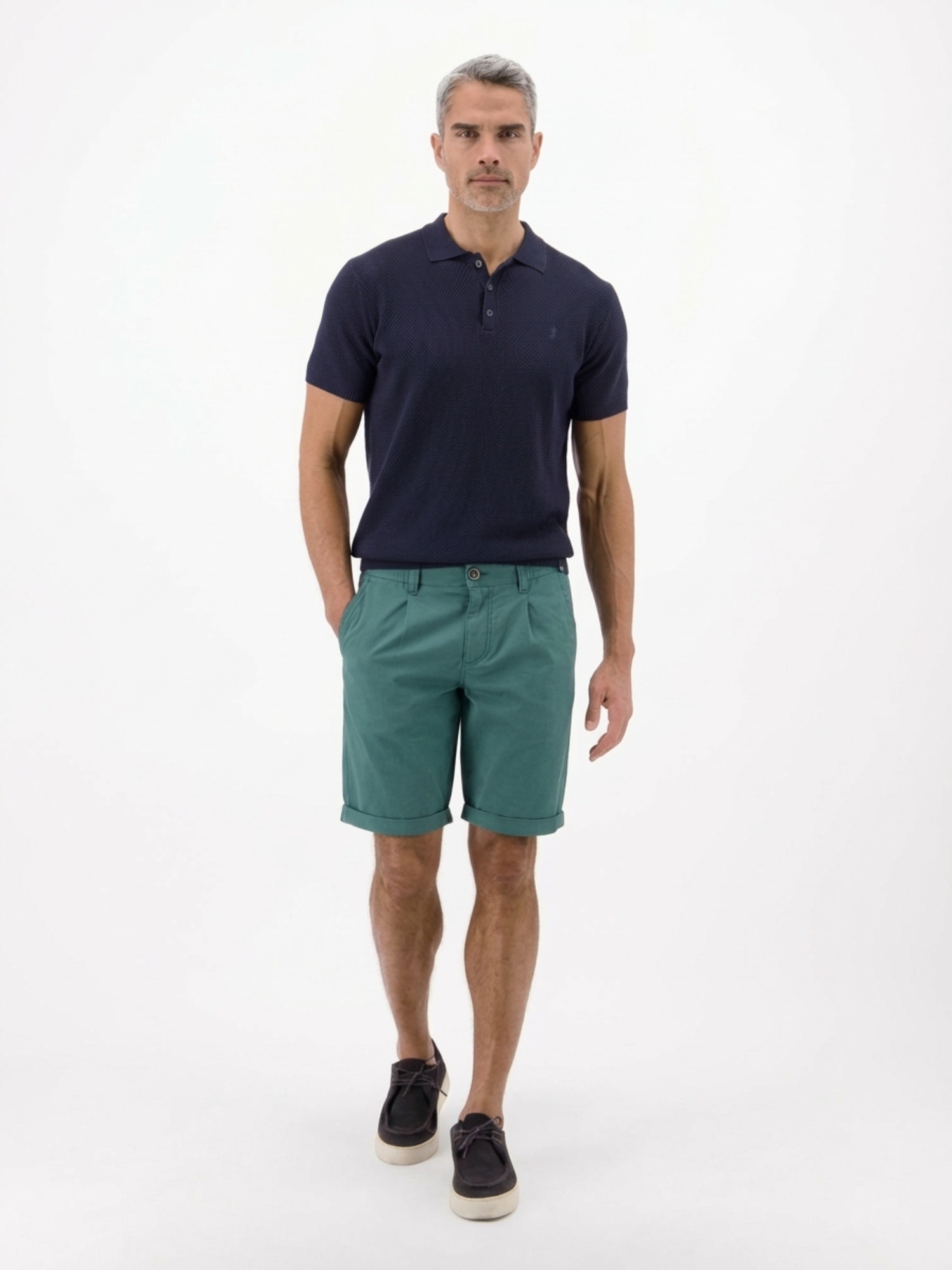 Chinoshorts LERROS "Kurze Chino aus leichtem Baumwollmix", Herren, Gr. 32, soft teal, 74% Baumwolle, 24% Polyester, 2% Elasthan, Hosen Chinoshorts 3