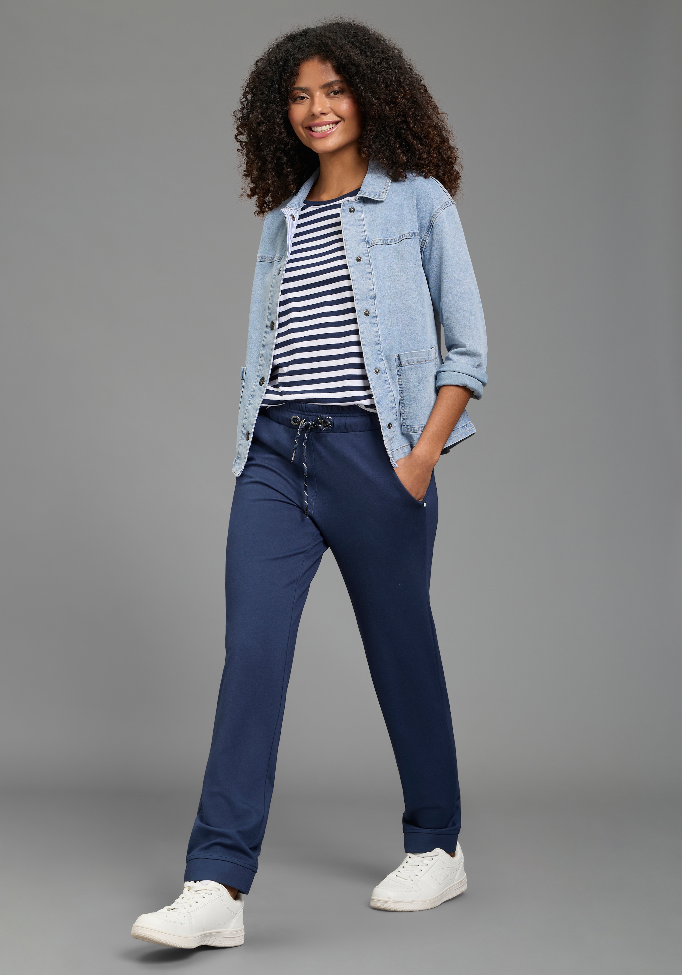 AJC Rundhalsshirt 2er-Pack,  figurumspielende Passform, Rundhalsausschnitt mit Blende