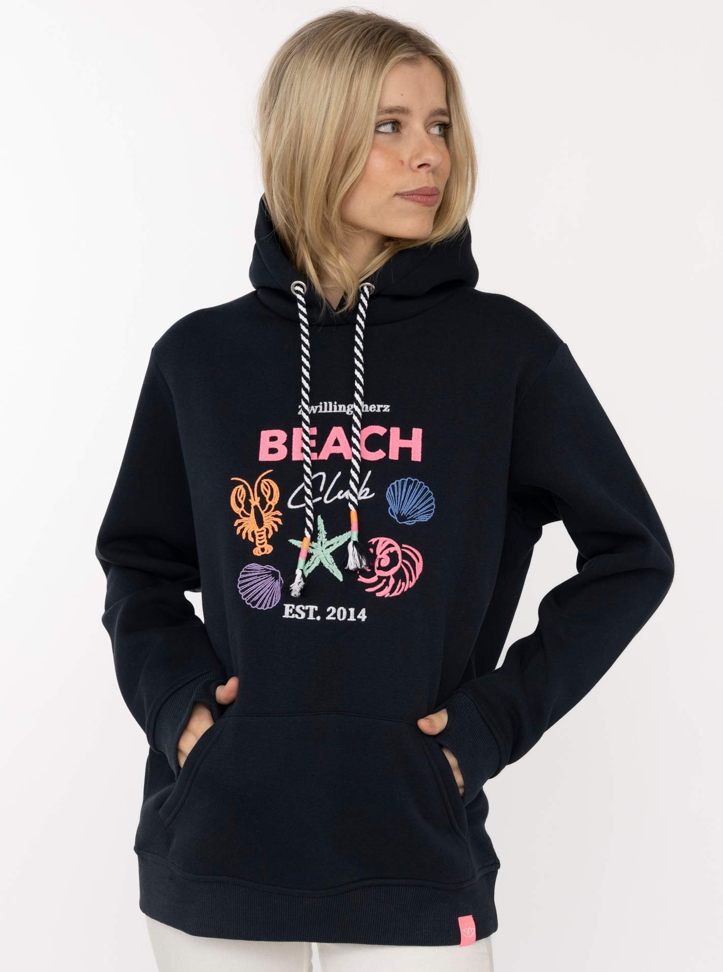 Zwillingsherz Hoodie ""Beach Club"", Muschel-Motiv, Kapuze mit bunter Kordel, Kängurutasche