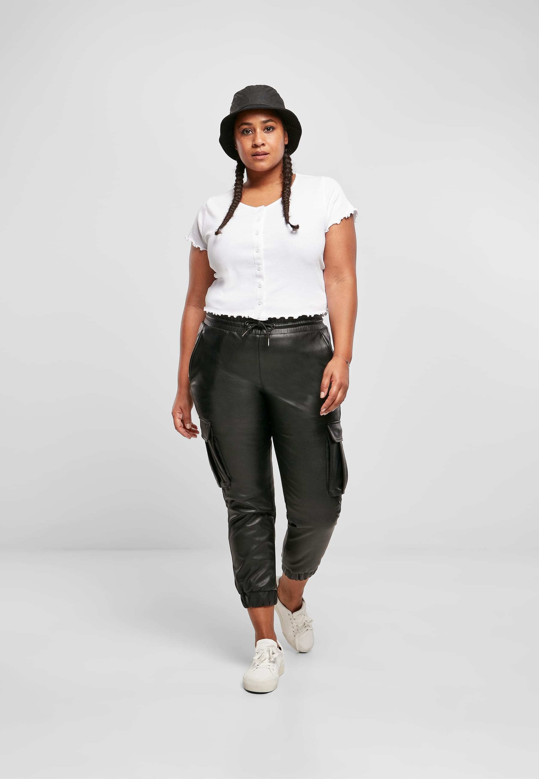 URBAN CLASSICS Cargohose »Urban Classics Damen Ladies Faux Leather Cargo Pants«, (1 tlg.)
