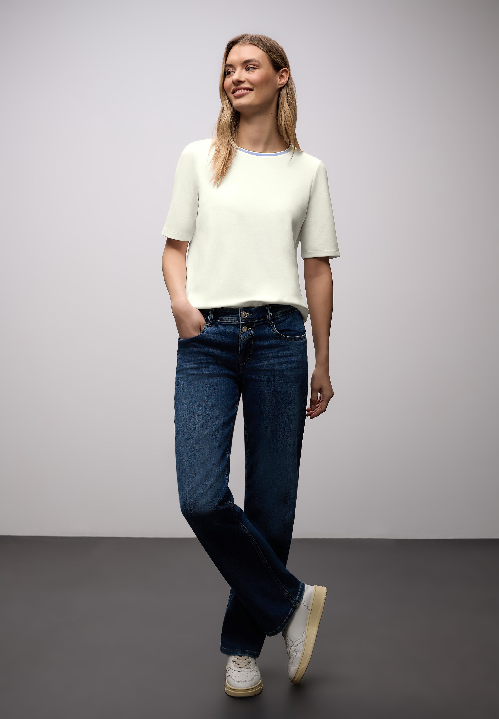 STREET ONE Rundhalsshirt mit Kontrastdetail am Rundhalsausschnitt