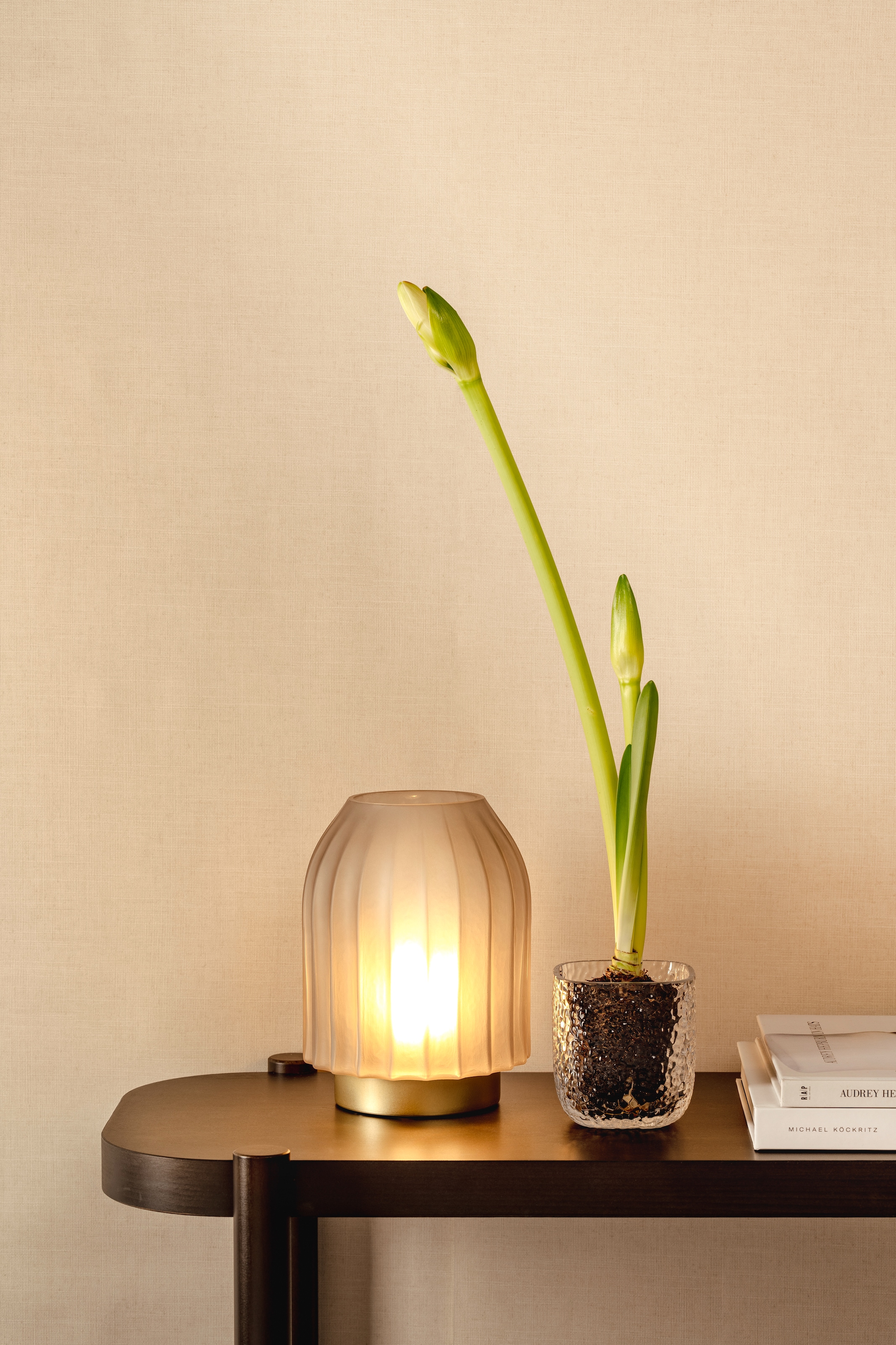 LEONARDO LED Dekolicht »Silenzio«, aus grauem Glas mit goldenem Sockel