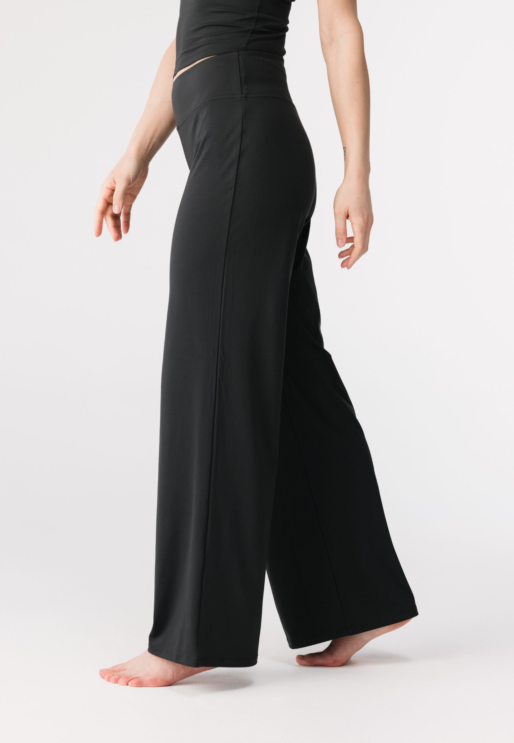GIRLFRIEND COLLECTIVE Leggings »Girlfriend Collective Jada Straight Leg Pant«