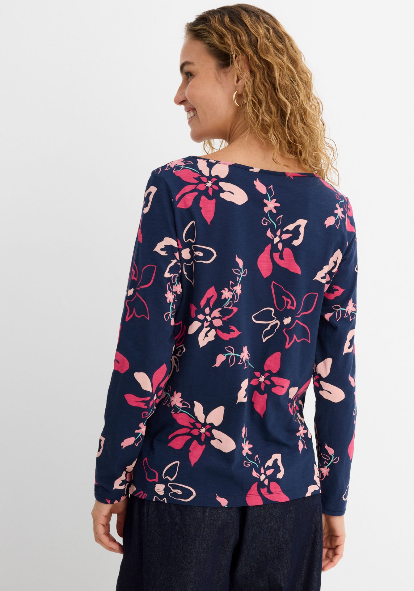 bonprix Langarmshirt figurumspielende Passform, Langarm-Design, für Frühling und Sommer