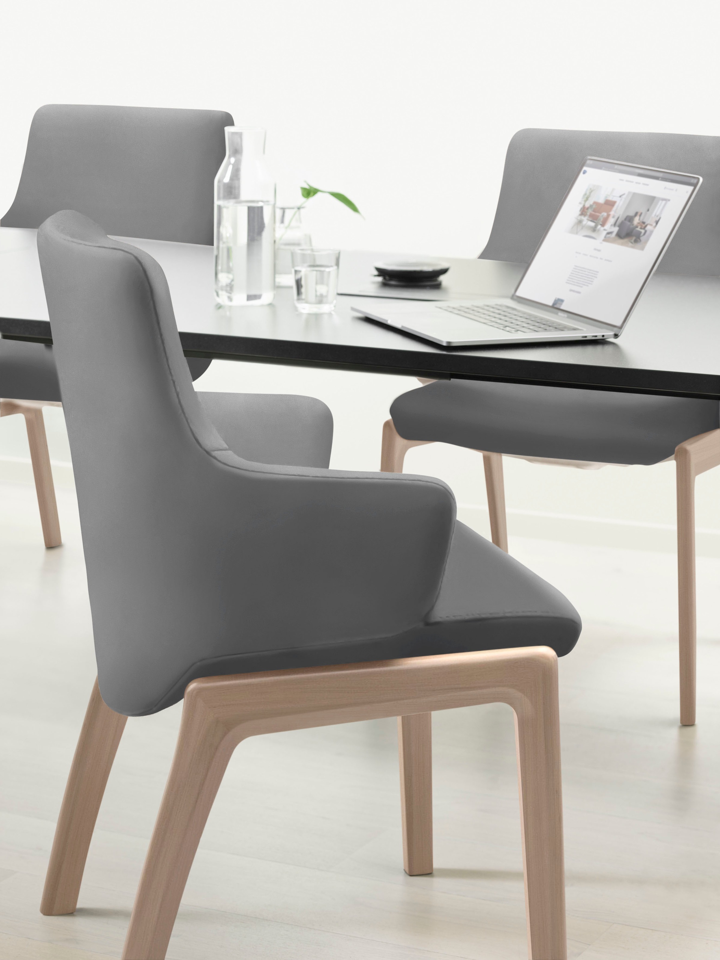 Stressless® Polsterstuhl »Laurel«, Leder BATICK, Low Back mit Armlehne, Größe L, mit abgerundeten Beinen in Schwarz