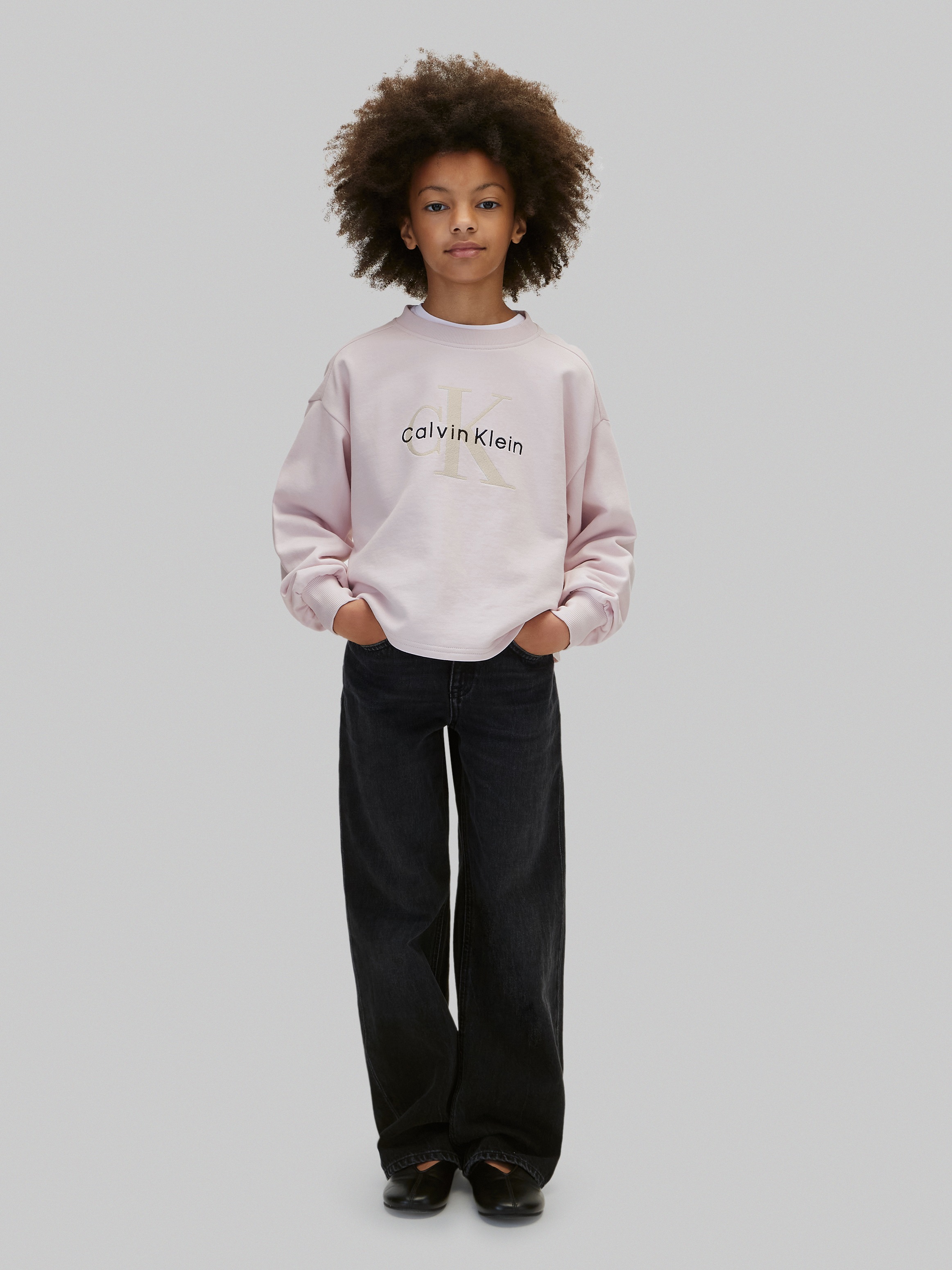 Calvin Klein Sweatshirt »MONOLOGO EMBRO CN SWEATSHIRT«, Regular fit, Logoschriftzug
