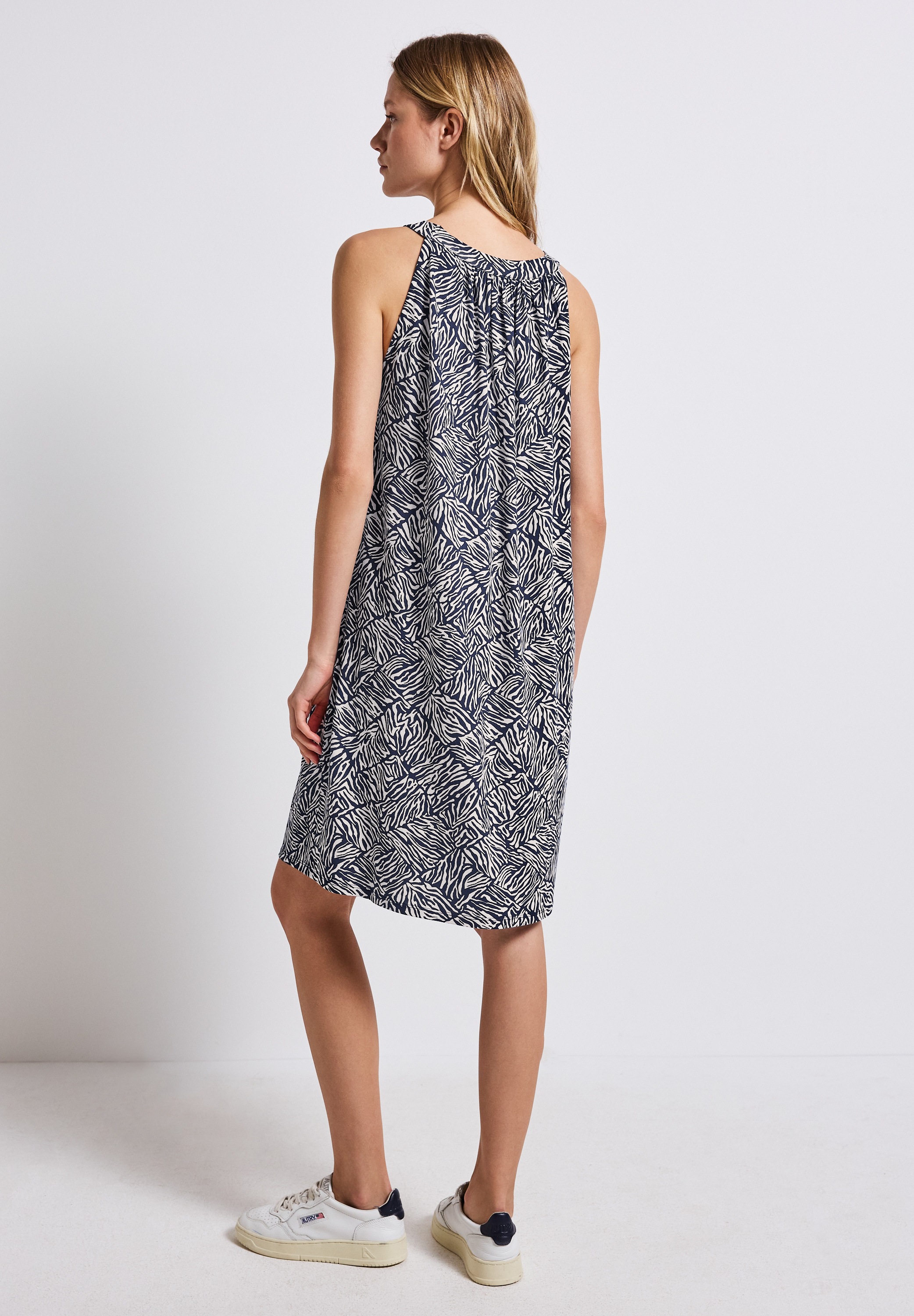 STREET ONE Neckholderkleid Ohne Taschen mit grafischem Muster günstig online kaufen