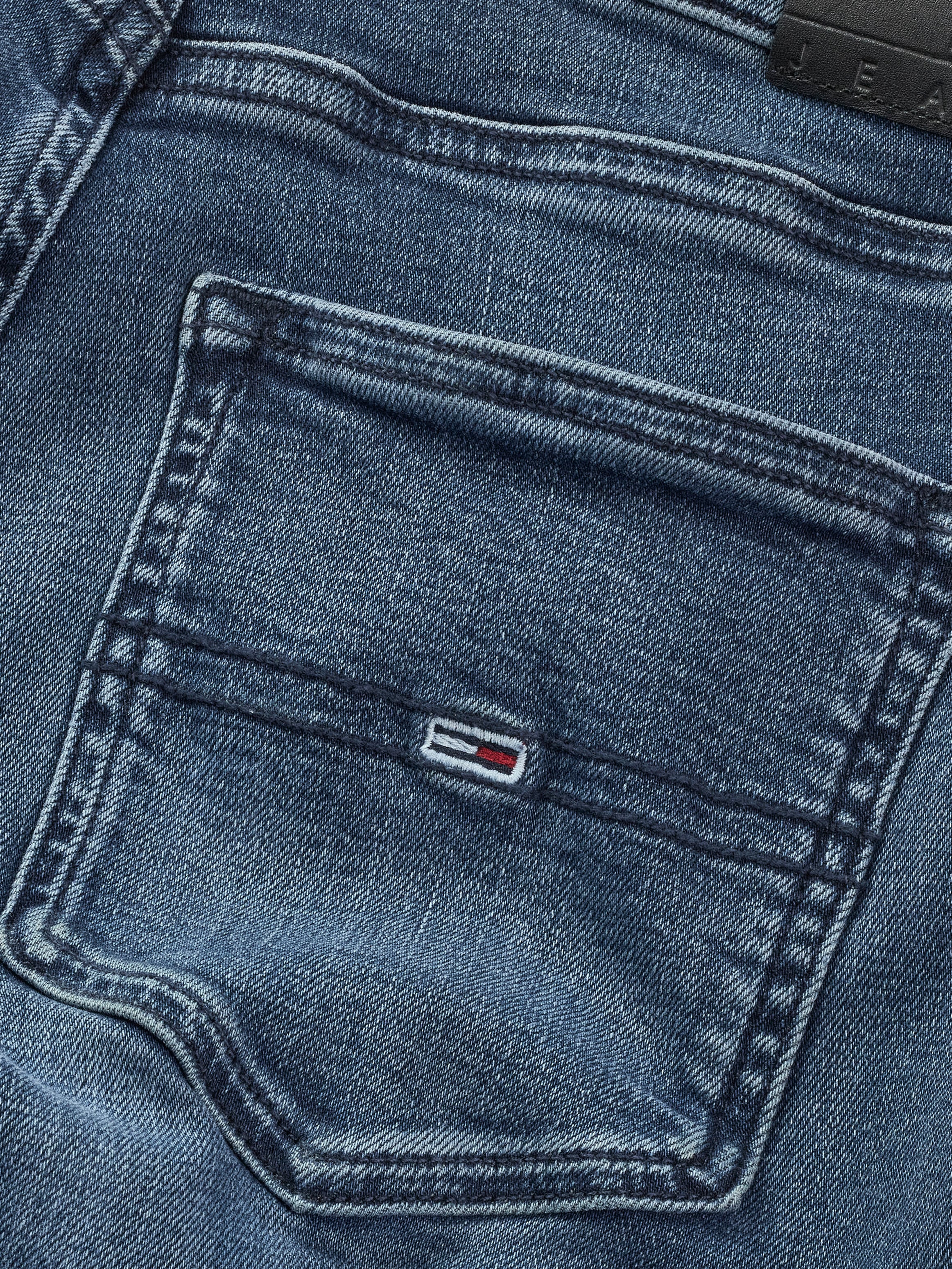 Tommy Jeans Bootcut-Jeans »SYLVIA HGH FLR«, Weite Beinform und Logo Stickerei auf der Gesäßtasche