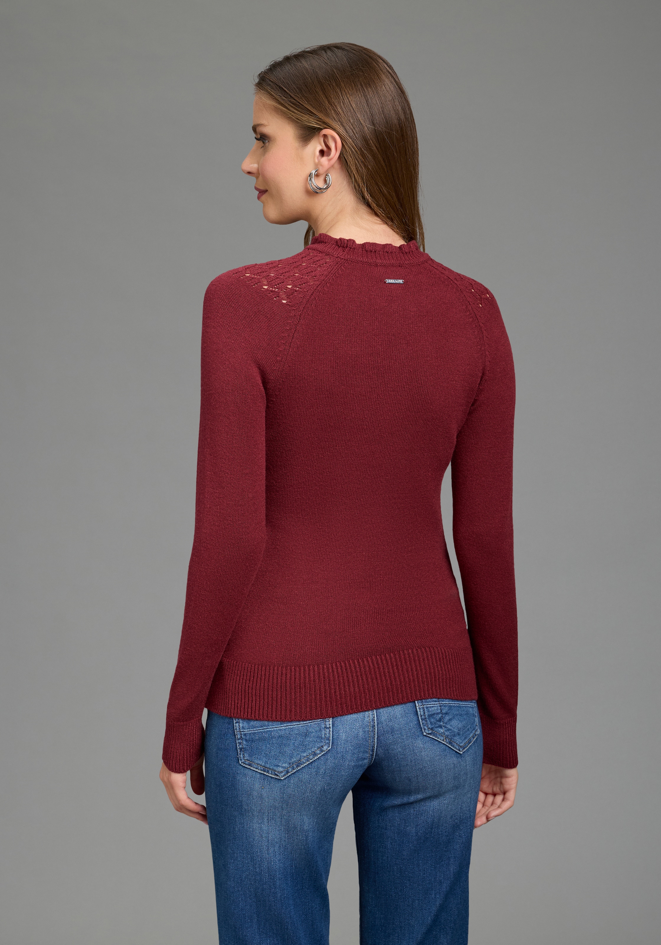 Laura Scott Strickpullover »aus Ajourstrick, mit figurbetonter Passform« aus weicher Viskosemischung, mit Wellenkante