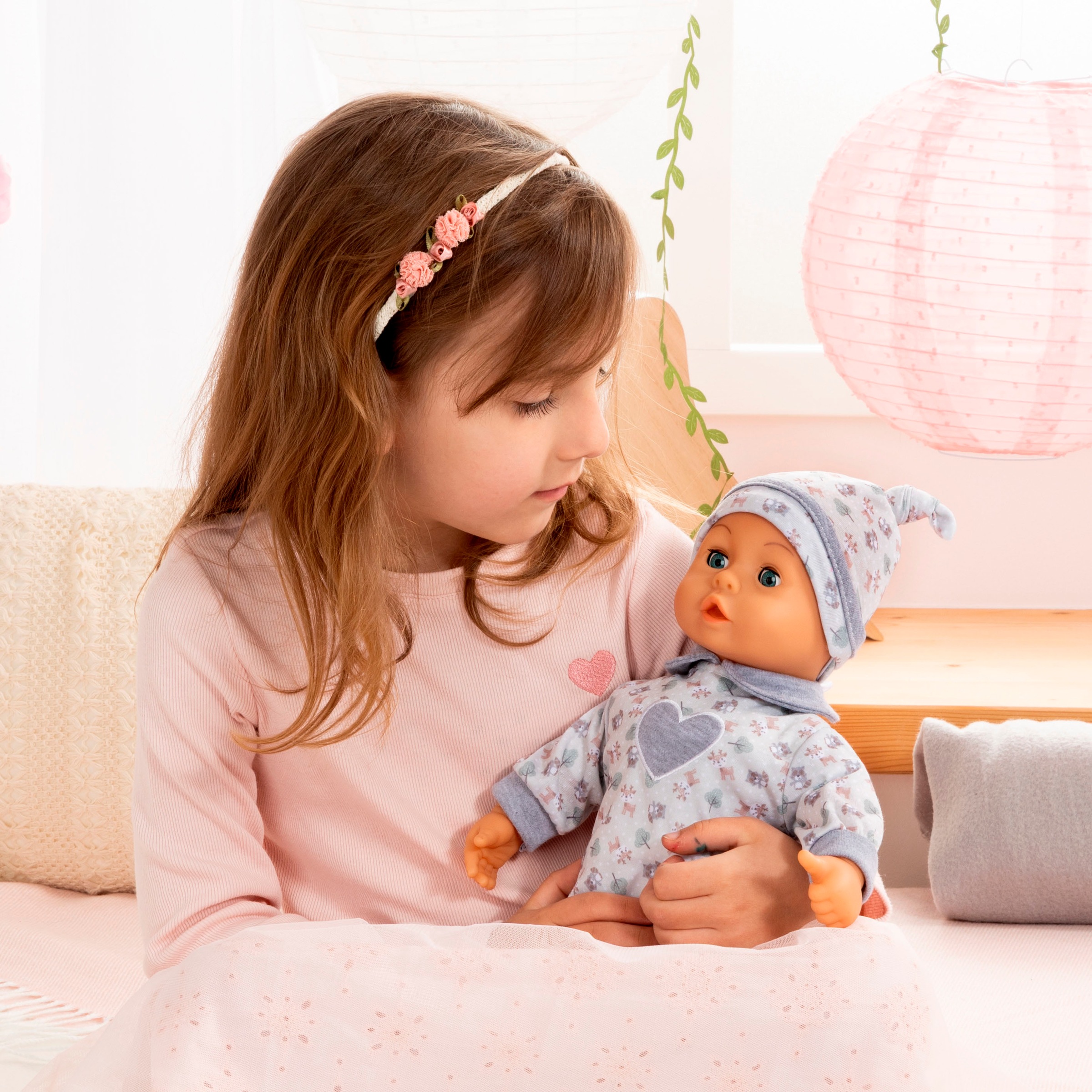 Bayer Babypuppe »First Words Baby, 38 cm, grau«, (3 tlg.), mit Schlafaugen und Babygeräuschen
