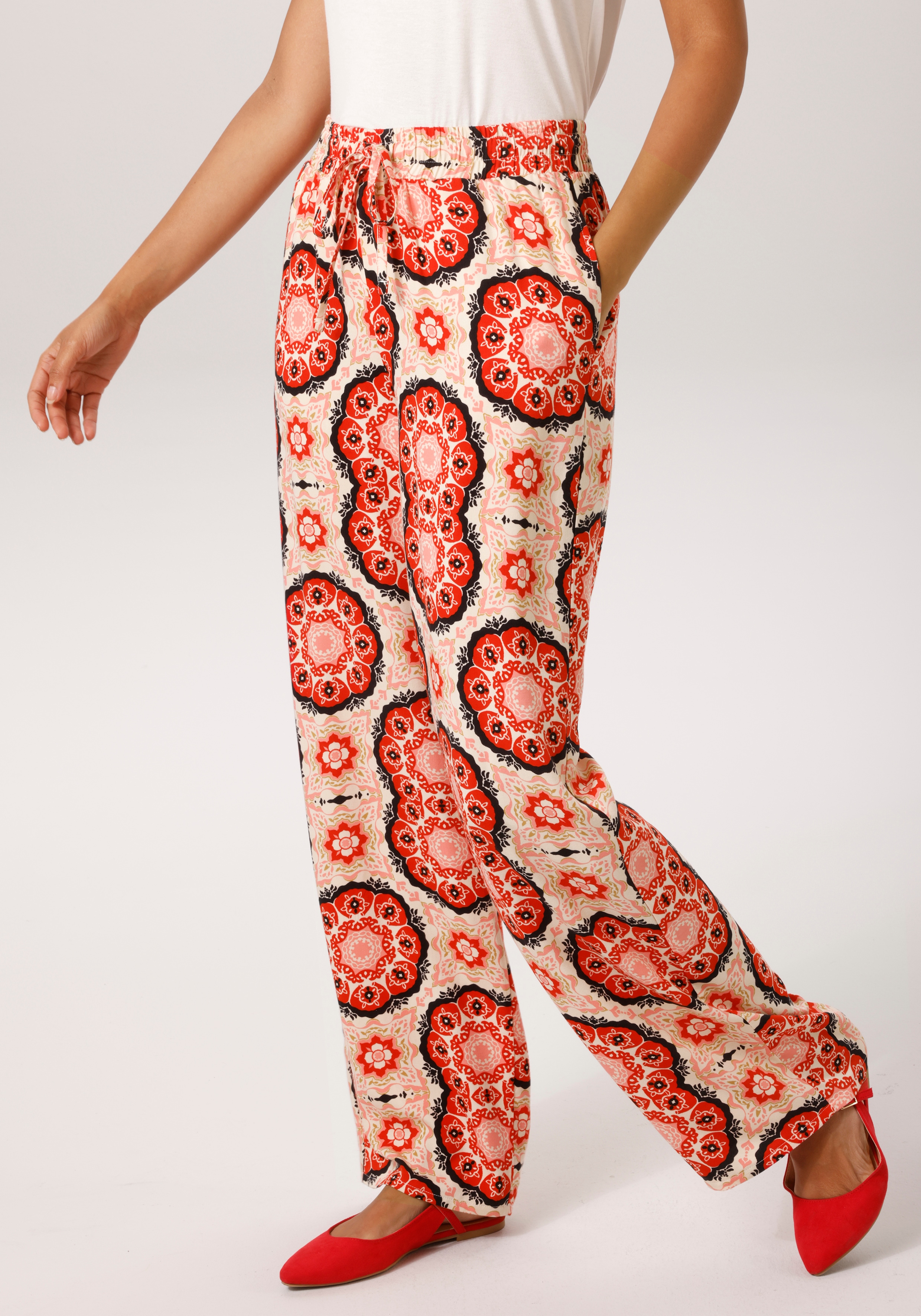 Aniston CASUAL Schlupfhose mit fantasievollem Mandela-Druck
