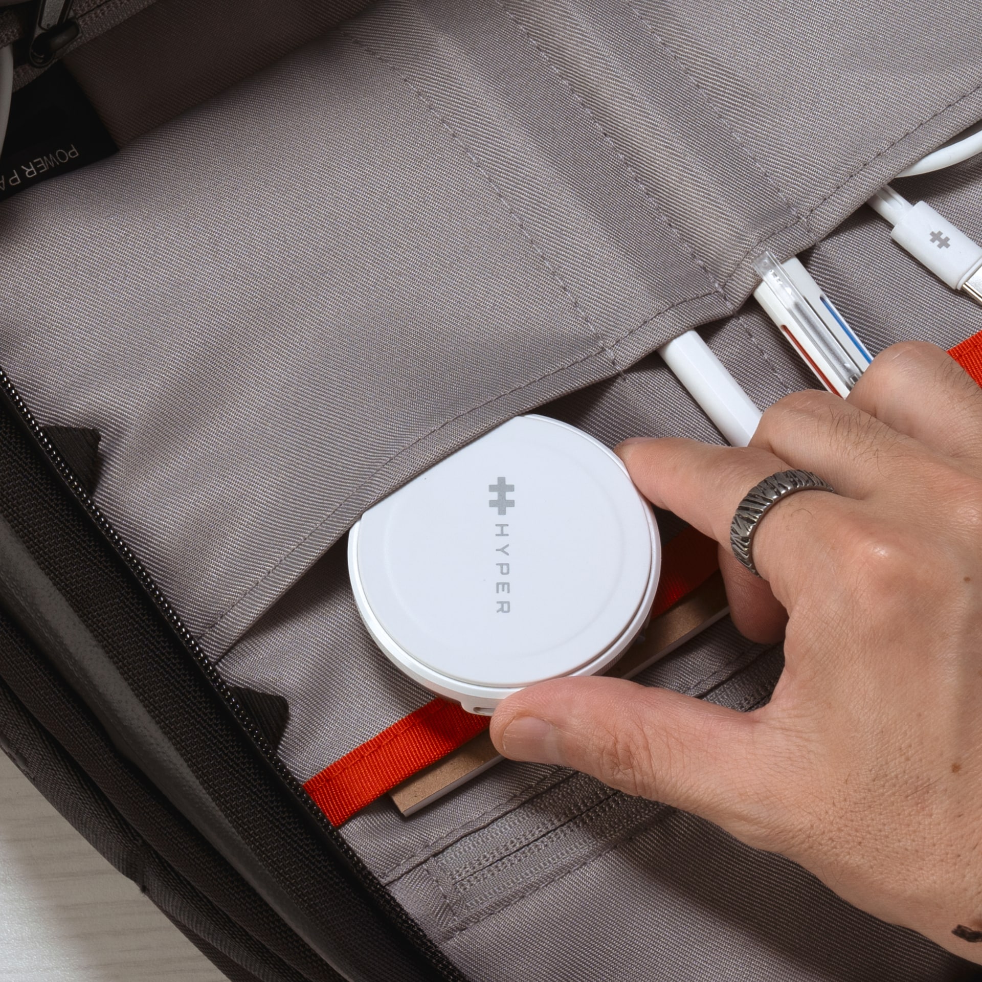 Targus Wireless Charger »Hyperjuice Qi2 2-in-1 Magnetic Charging Stand«
