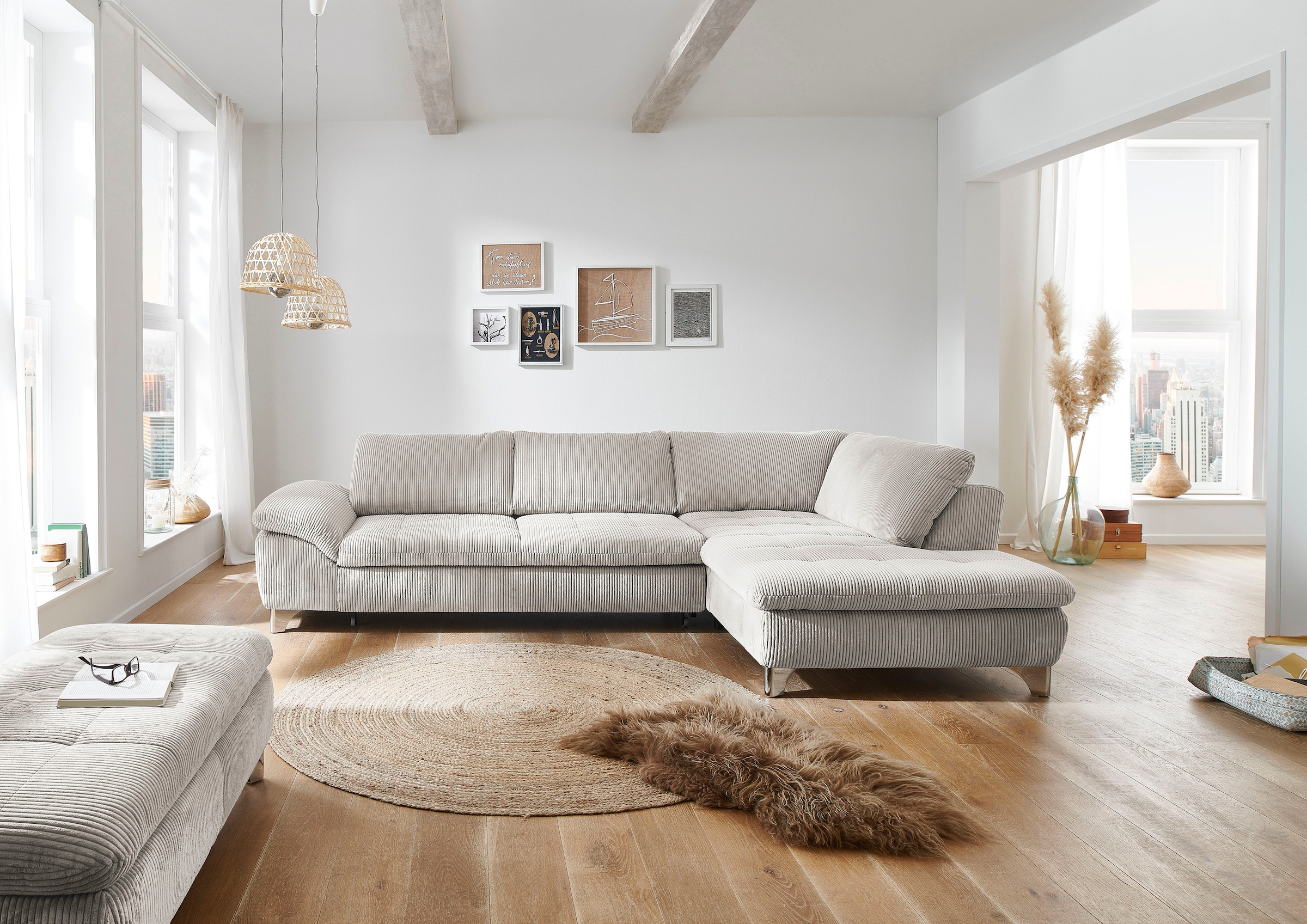 Die PlanBar Ecksofa "Ottomane MP-IN14007 L-Form, Breite 306 cm" wahlweise mit Schlaffunktion und verstellbaren Kopfstützen, in Cord