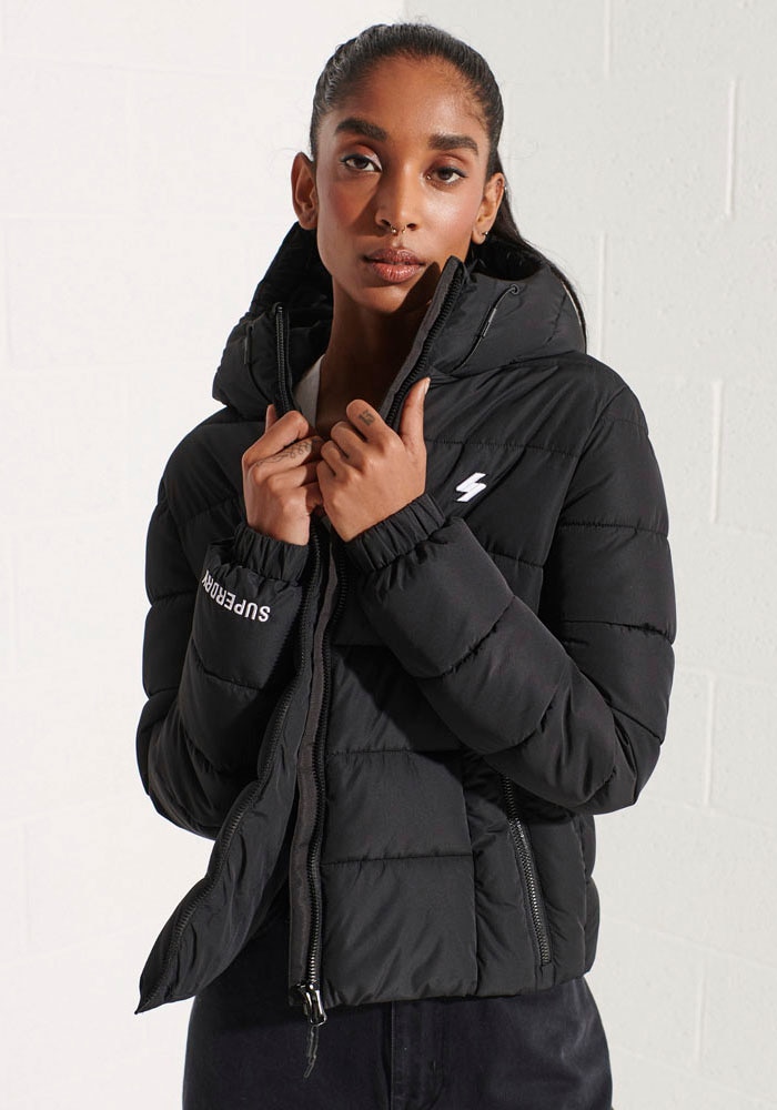 Superdry Steppjacke "HOODED SPIRIT SPORTS PUFFER", mit Kapuze, aus wasserabweisendem Material