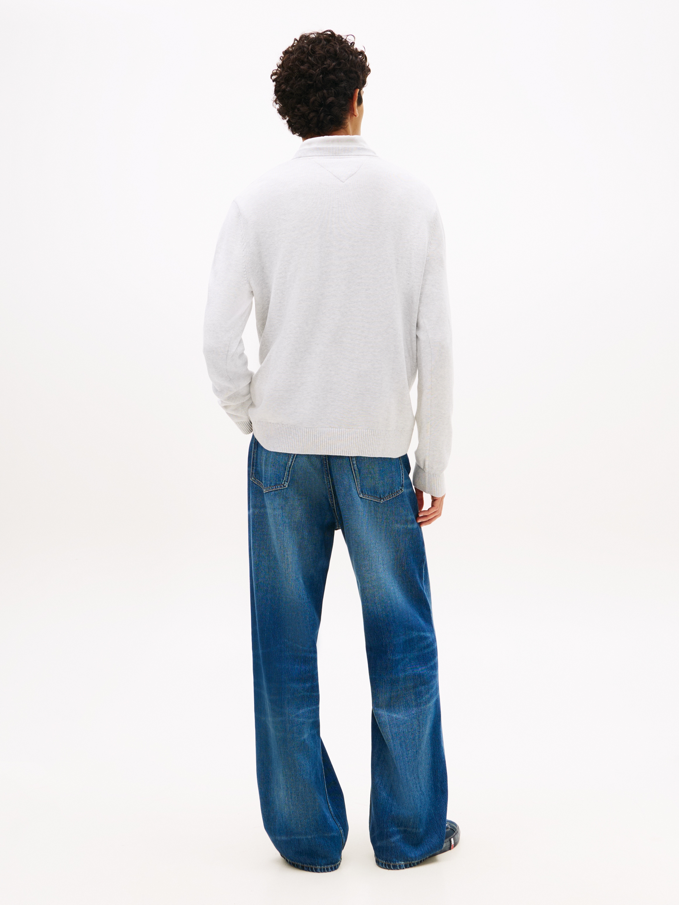 Tommy Jeans Strickpullover »TJM SLIM FIT LIGHT SWEATER« Slim fit mit Rundhalsausschnitt