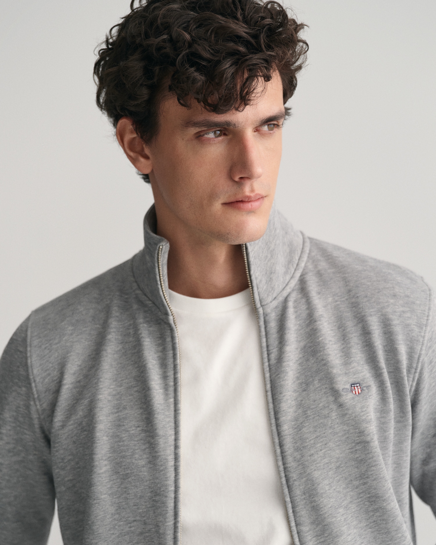 Gant Sweatjacke »REG SHIELD FULL ZIP SWEAT«, mit Logostickerei auf der Brust