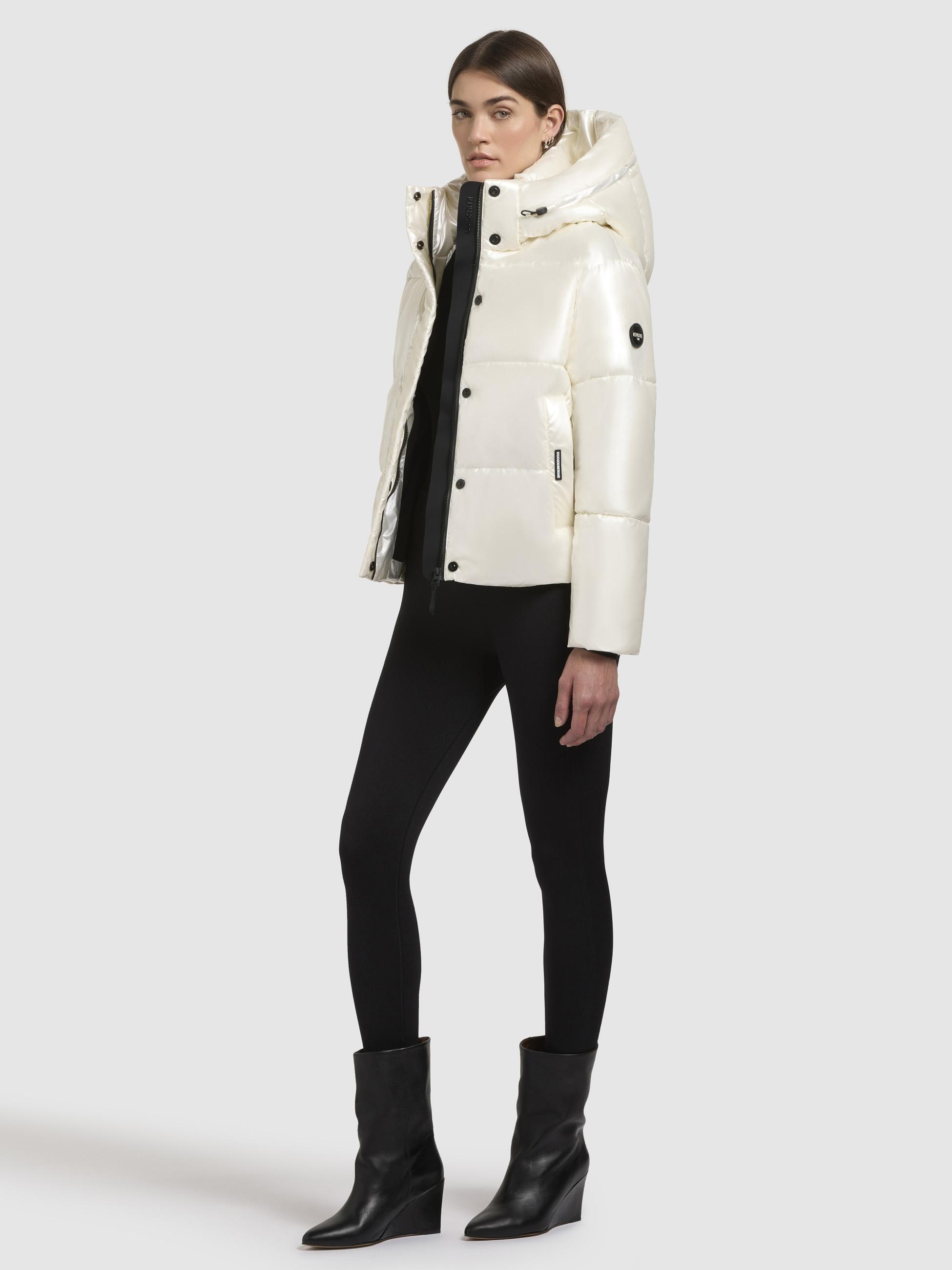 khujo Steppjacke »Devina Shiny-YM«, mit Kapuze, Glänzende kurze Winterjacke für Damen
