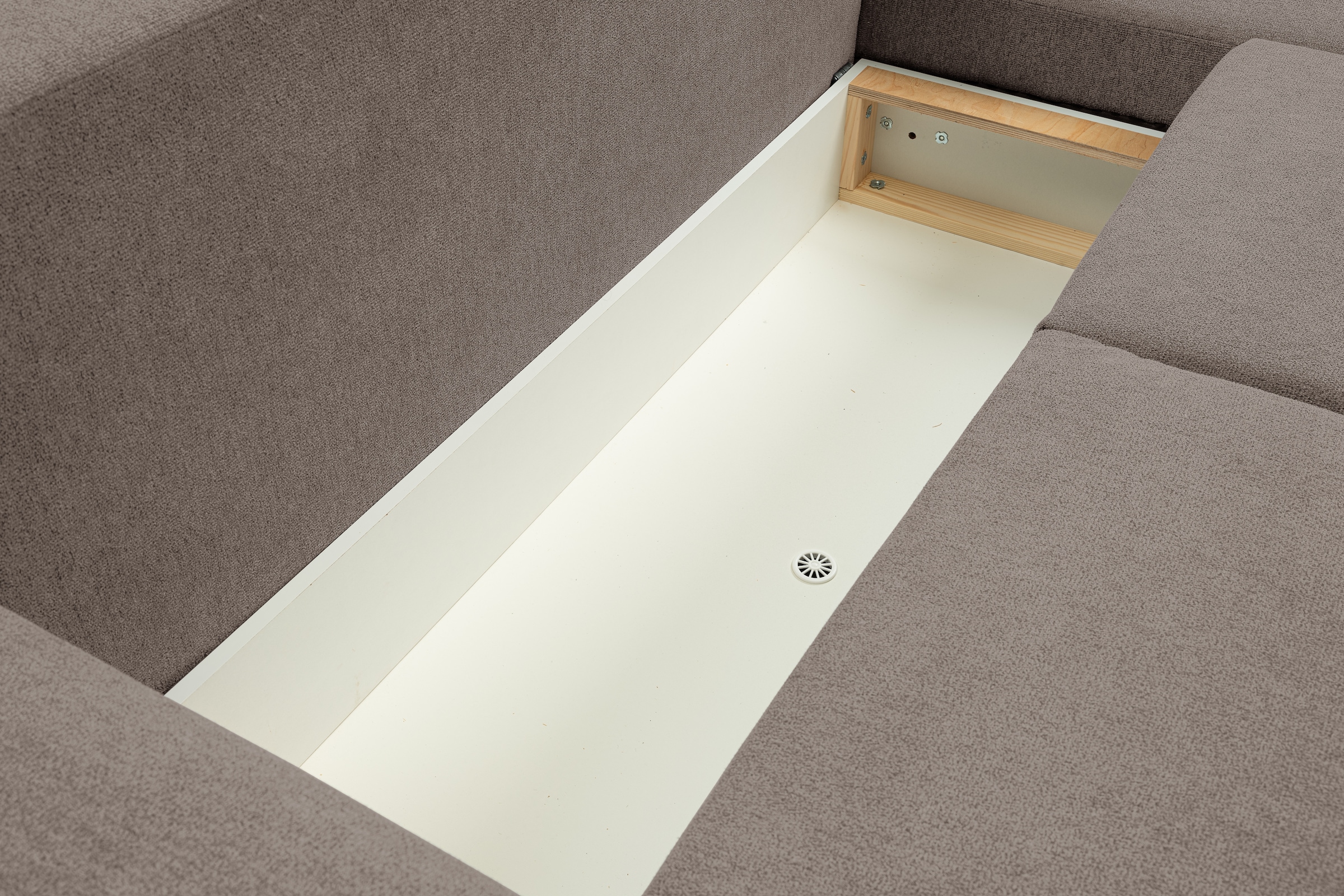 WERK2 Ecksofa »Riwa, modernes Sofa zum Kuscheln und Entspannen, Breite 300cm, L-Form«, Trendiges Ecksofa mit vielen Kissen, Schlaffunktion & Bettkasten